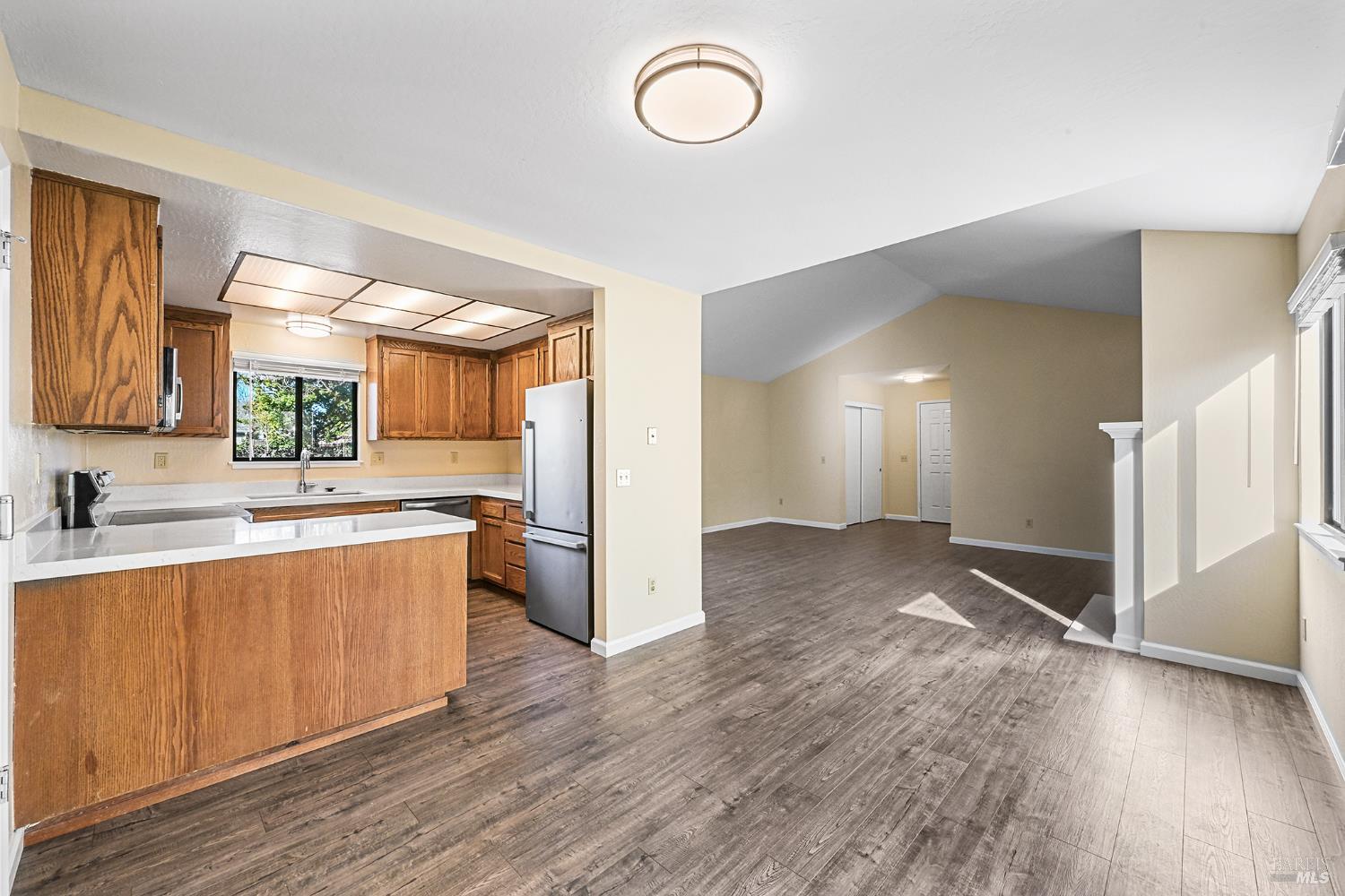 Detail Gallery Image 11 of 36 For 1220 North St, Santa Rosa,  CA 95404 - 2 Beds | 2 Baths