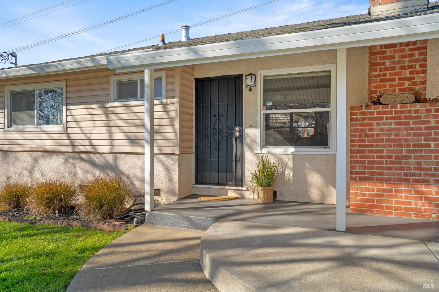 Detail Gallery Image 3 of 51 For 1179 Oakwood Ave, Vallejo,  CA 94591 - 2 Beds | 2 Baths