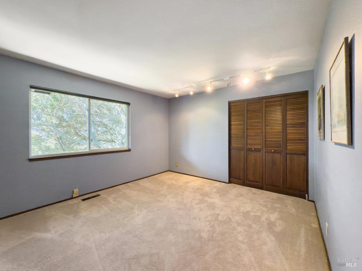 Detail Gallery Image 29 of 41 For 119 Oakmont Ave, San Rafael,  CA 94901 - 4 Beds | 3/1 Baths