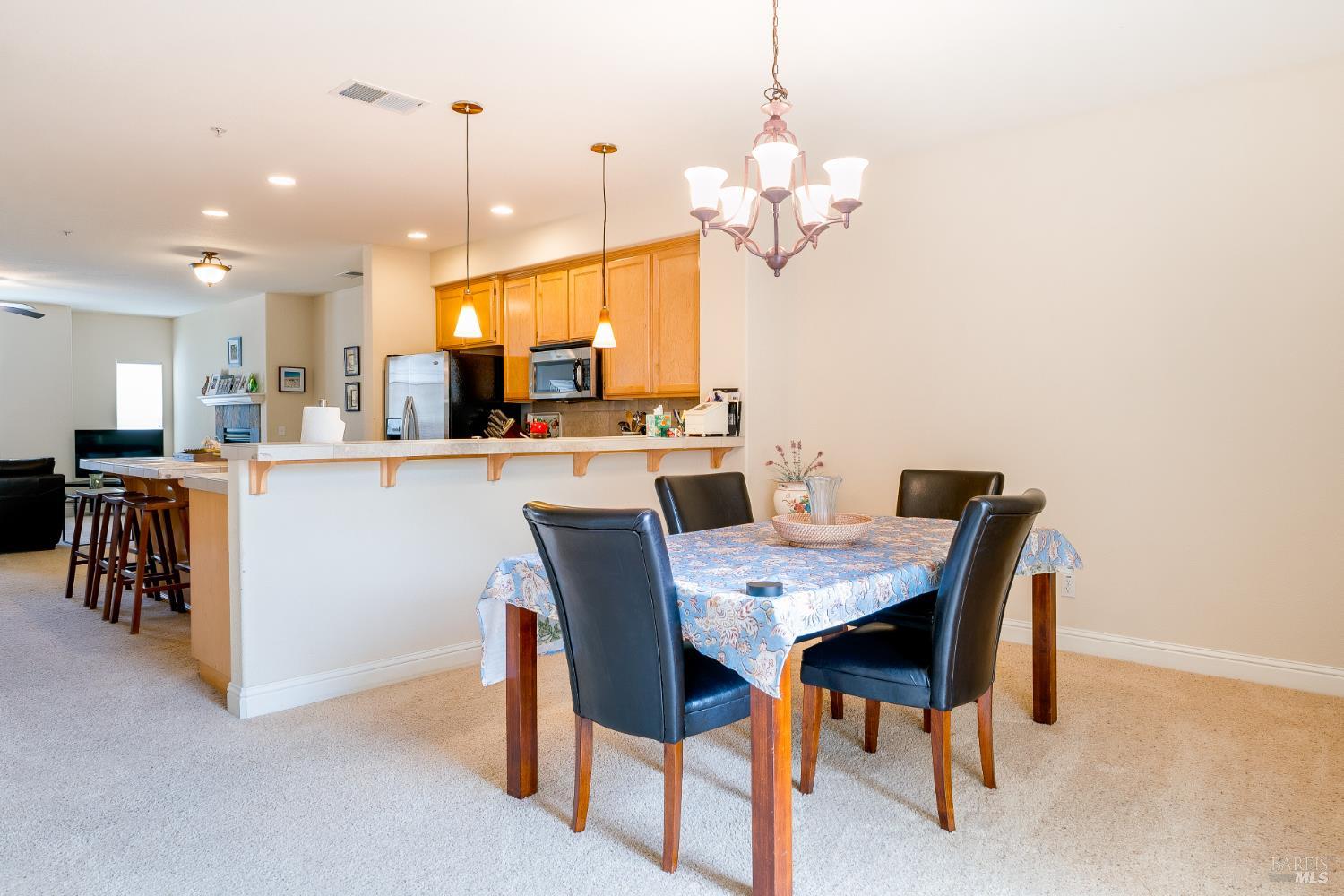 Detail Gallery Image 3 of 13 For 185 Johnson St, Windsor,  CA 95492 - 3 Beds | 2/1 Baths