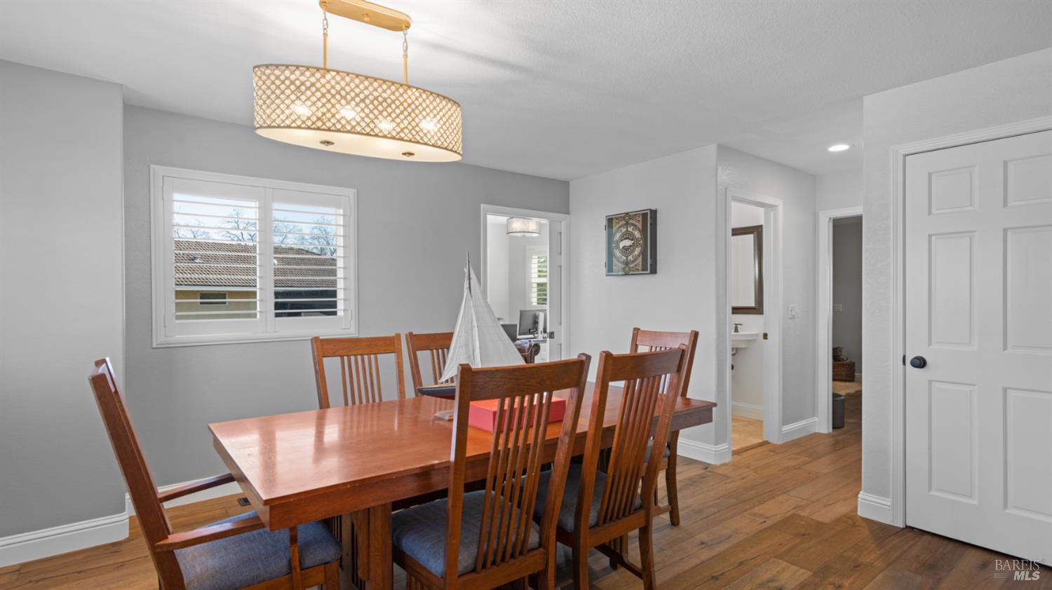 Detail Gallery Image 11 of 98 For 220 Hidden Valley Ln, Vacaville,  CA 95688 - 3 Beds | 2/1 Baths