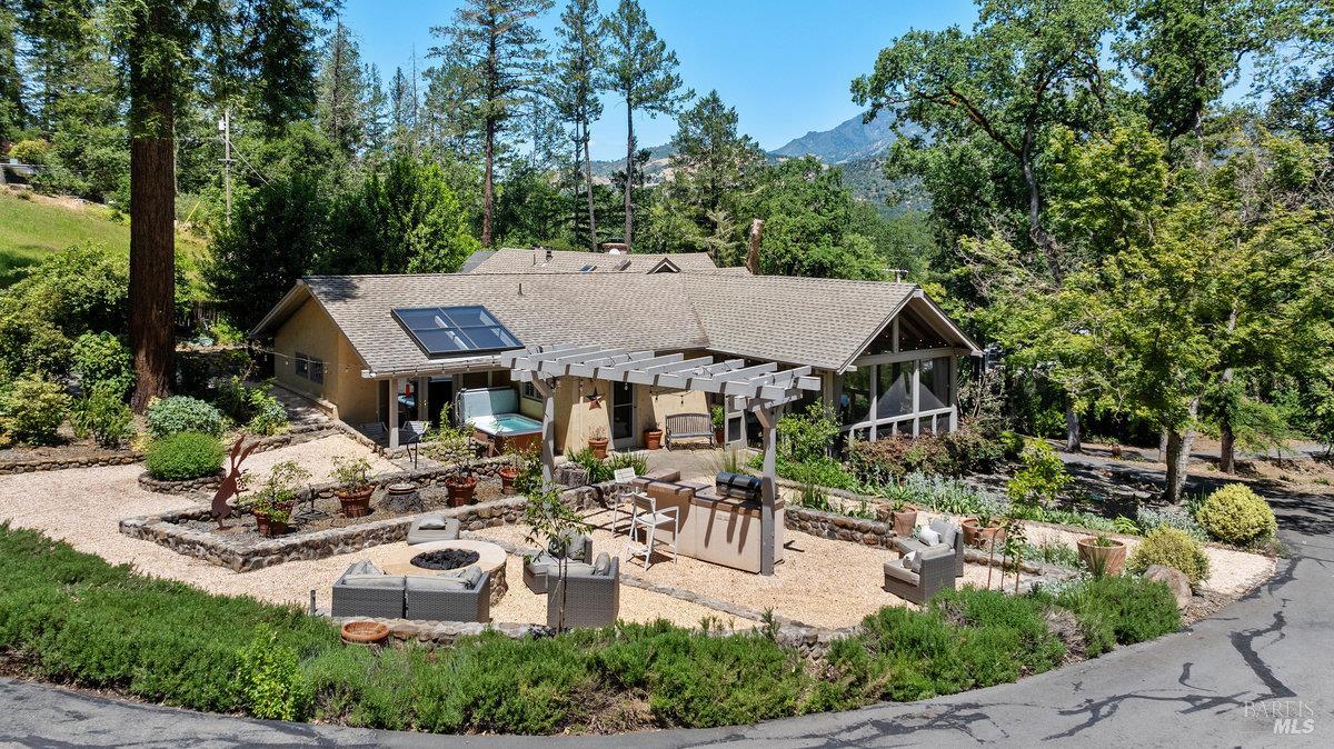 Detail Gallery Image 5 of 47 For 3227 State Highway 128 Hwy, Calistoga,  CA 94515 - 2 Beds | 2 Baths