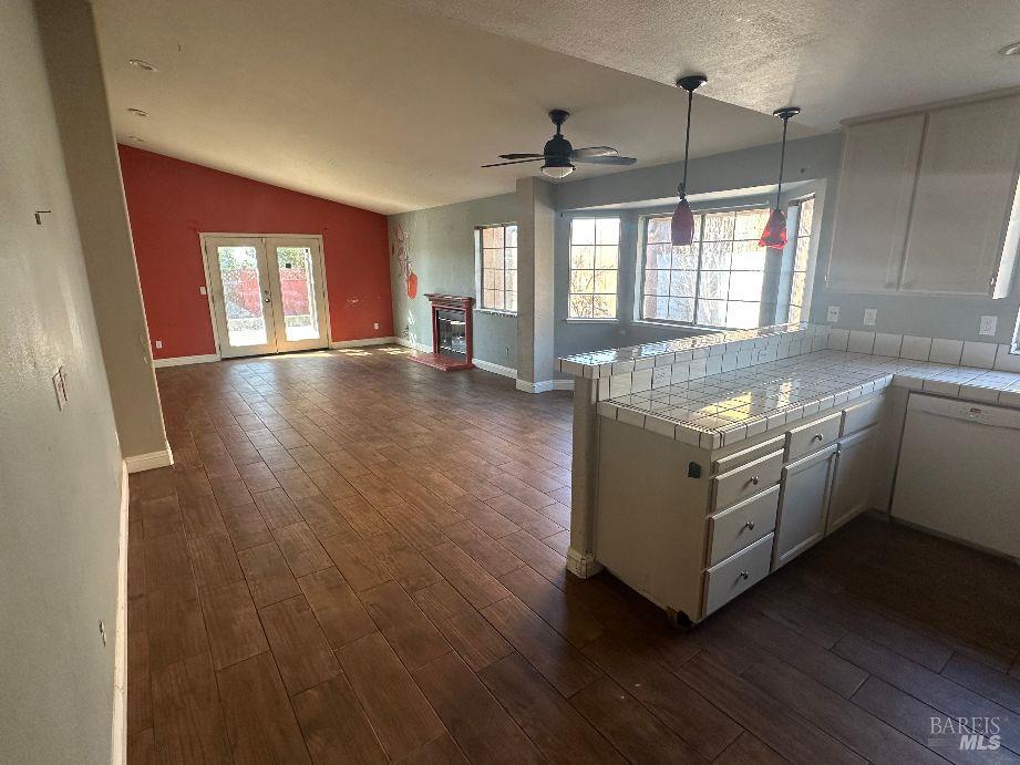 Detail Gallery Image 4 of 21 For 2163 Garnet Cir, Vallejo,  CA 94591 - 4 Beds | 2 Baths