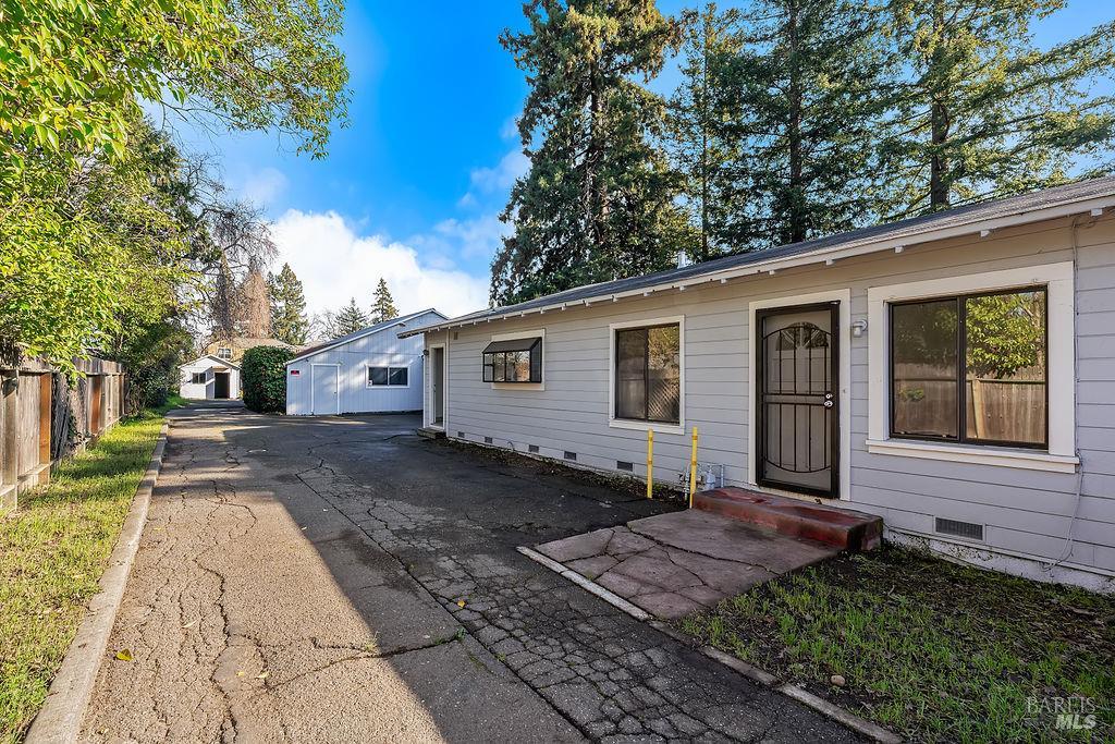 Detail Gallery Image 7 of 19 For 2050 Marlow Rd, Santa Rosa,  CA 95403 - 7 Beds | 3/1 Baths