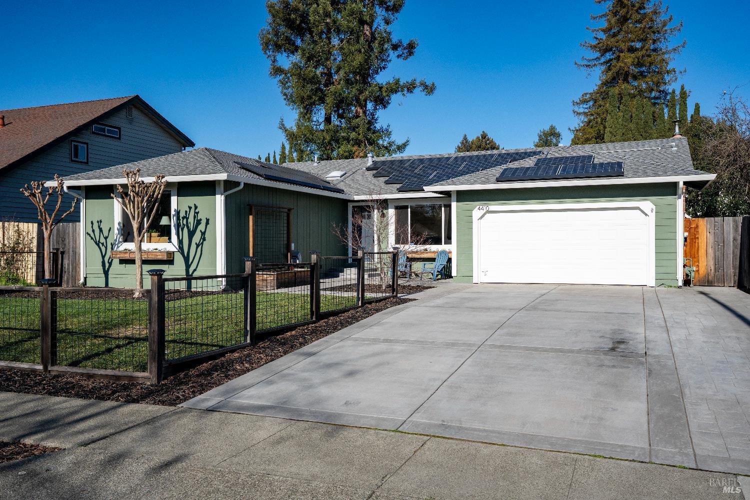 Detail Gallery Image 2 of 27 For 4410 Meadowlark Dr, Napa,  CA 94558 - 3 Beds | 2 Baths