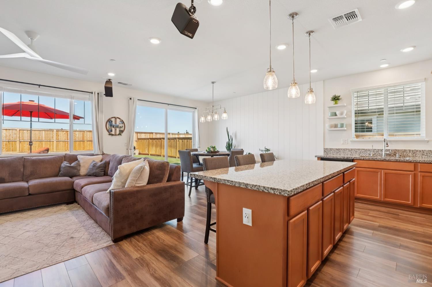 Detail Gallery Image 8 of 35 For 1500 Goldfield Ct, Dixon,  CA 95620 - 3 Beds | 2 Baths