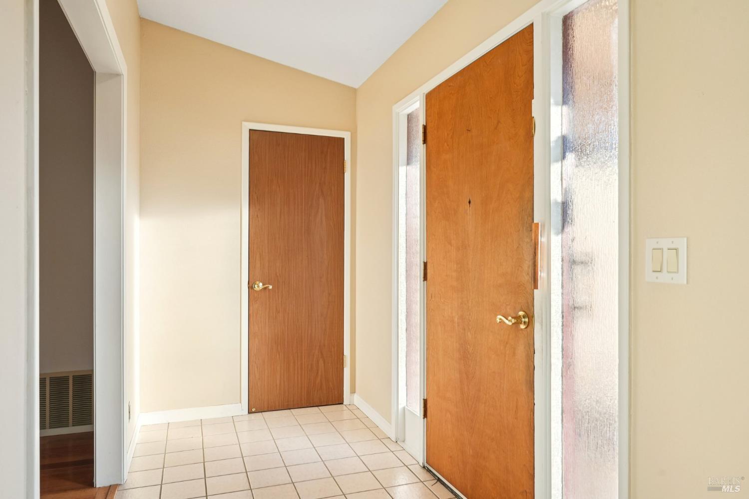 Detail Gallery Image 12 of 49 For 324 Woodside Cir, Vacaville,  CA 95688 - 3 Beds | 2 Baths