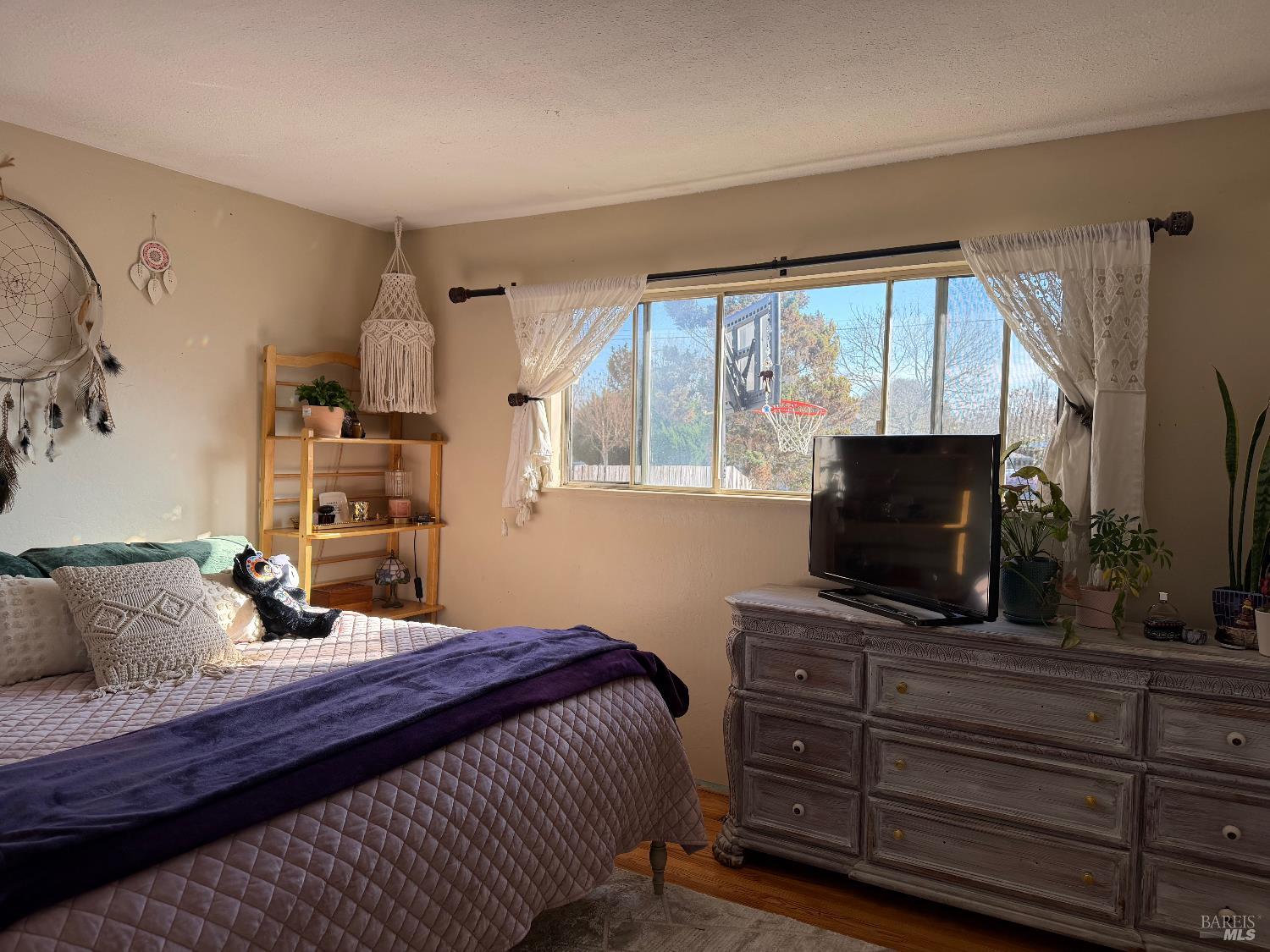 Detail Gallery Image 10 of 19 For 611 Willrush St, Santa Rosa,  CA 95404 - 4 Beds | 2 Baths