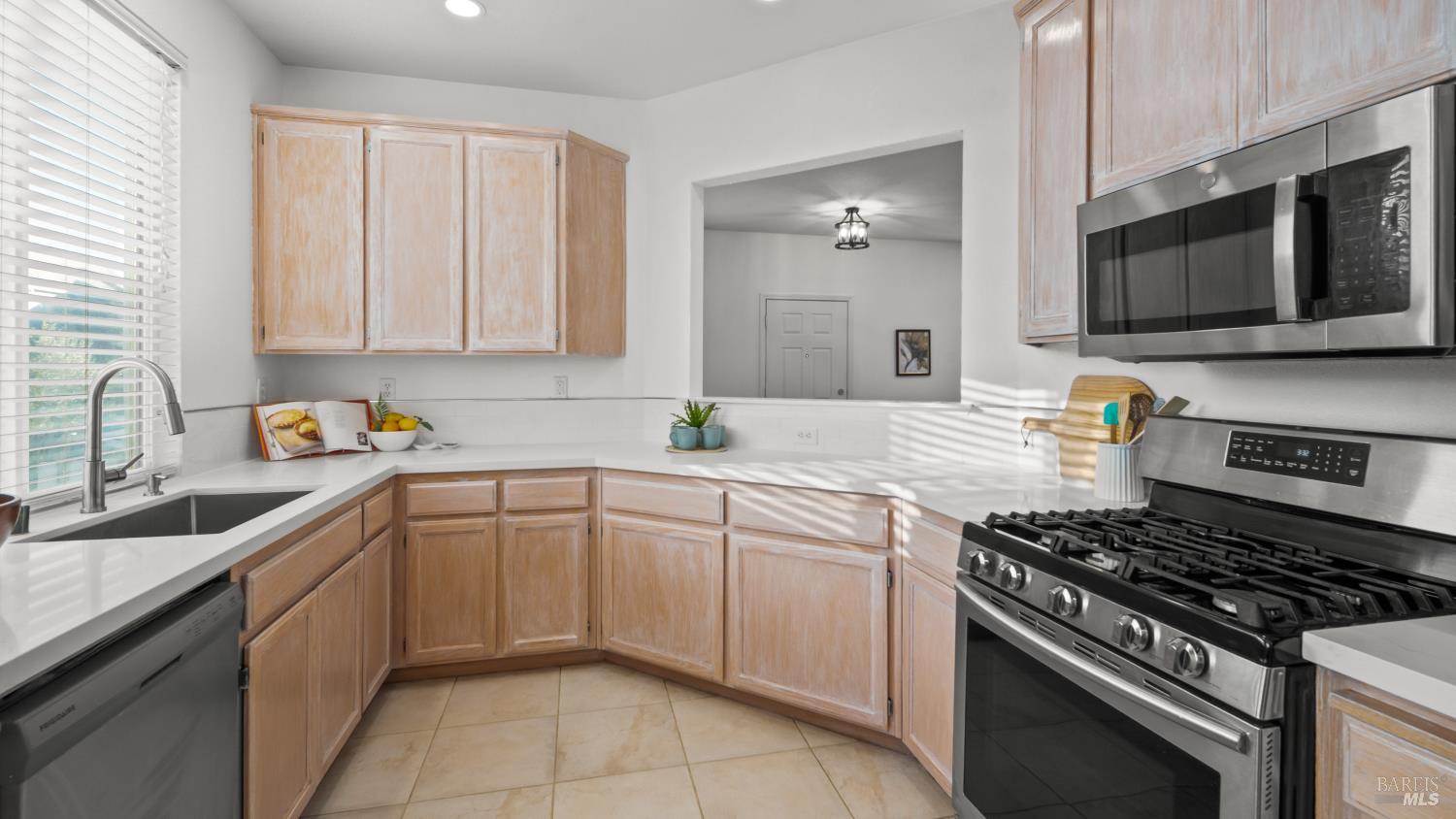 Detail Gallery Image 14 of 35 For 5257 Venus Dr, Fairfield,  CA 94534 - 3 Beds | 2 Baths