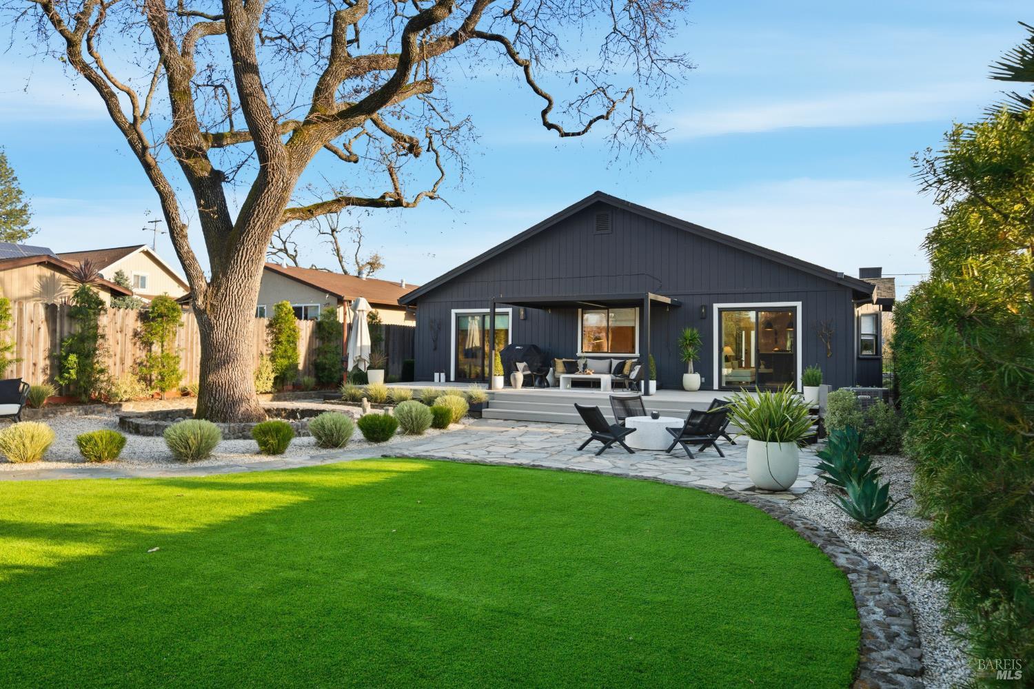 Detail Gallery Image 14 of 49 For 827 Verano Ave, Sonoma,  CA 95476 - 3 Beds | 2 Baths