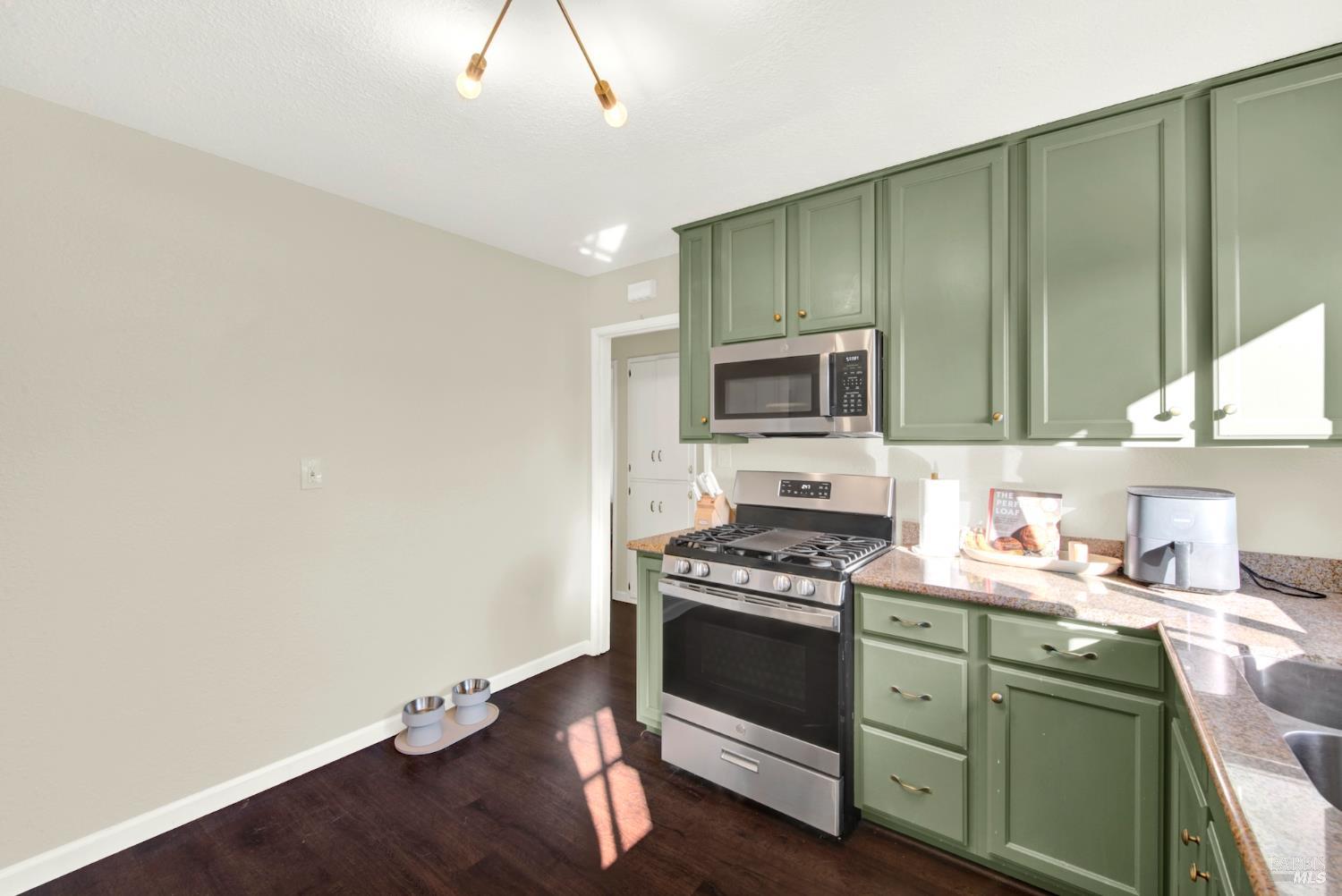 Detail Gallery Image 26 of 56 For 1837 Vermont St, Fairfield,  CA 94533 - 3 Beds | 1 Baths