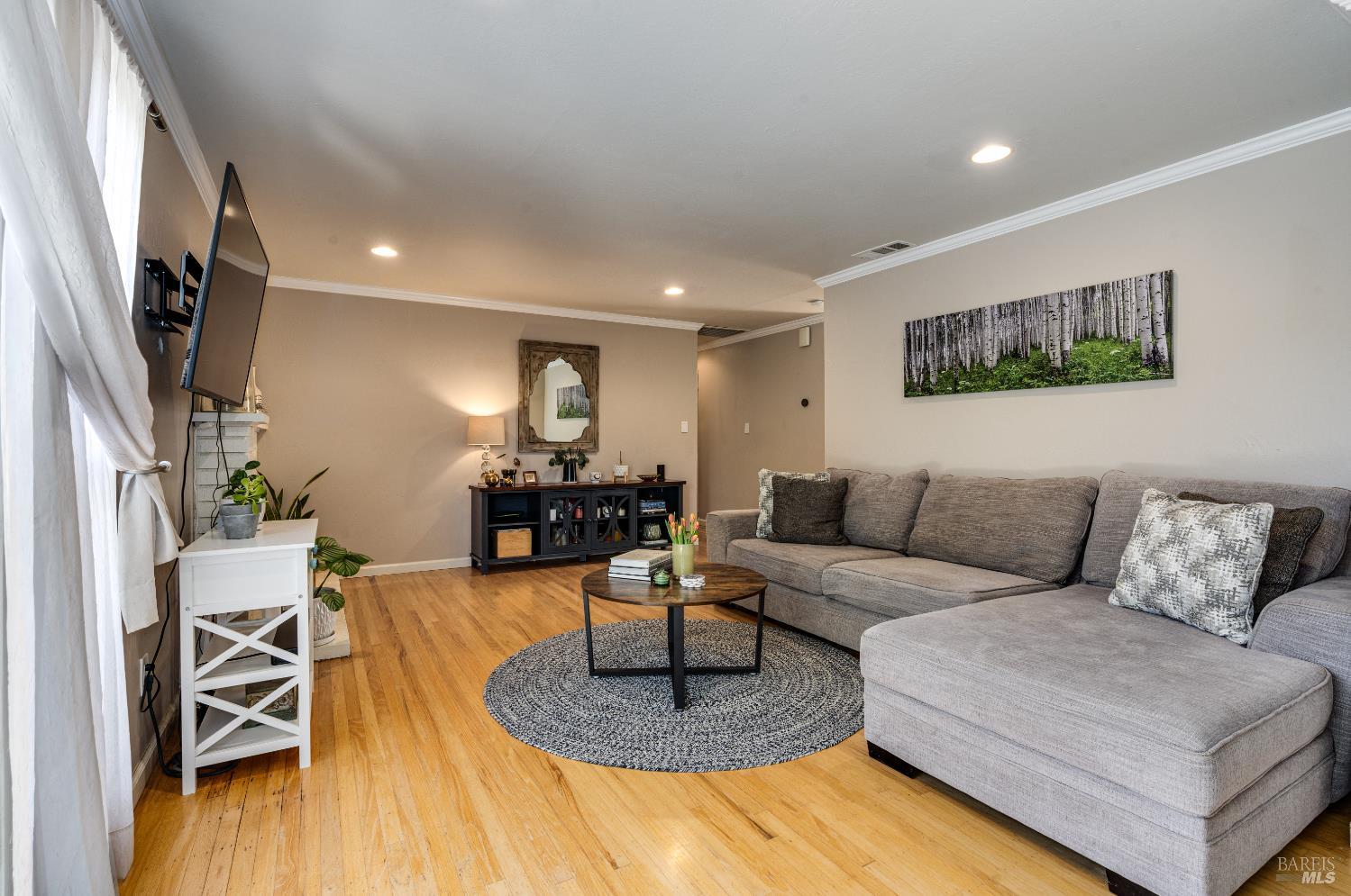 Detail Gallery Image 10 of 33 For 3770 Dover St, Napa,  CA 94558 - 3 Beds | 2 Baths