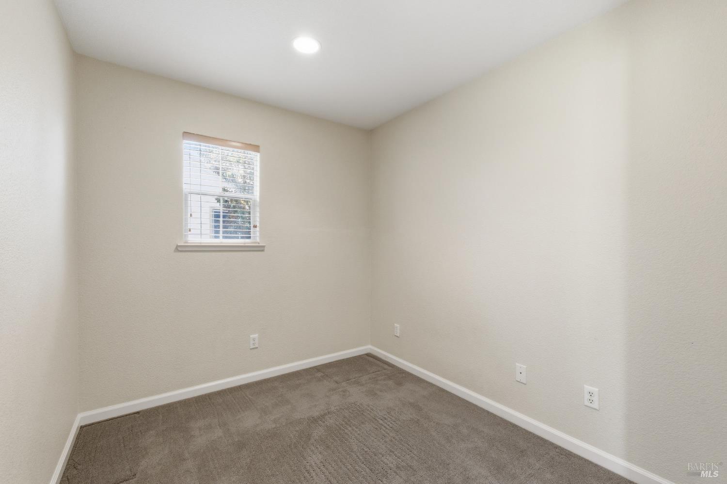 Detail Gallery Image 35 of 59 For 4595 Avondale Cir, Fairfield,  CA 94533 - 5 Beds | 2/1 Baths