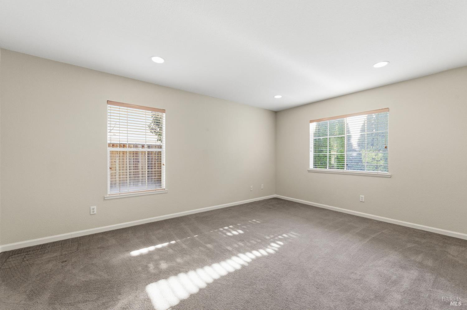 Detail Gallery Image 15 of 59 For 4595 Avondale Cir, Fairfield,  CA 94533 - 5 Beds | 2/1 Baths