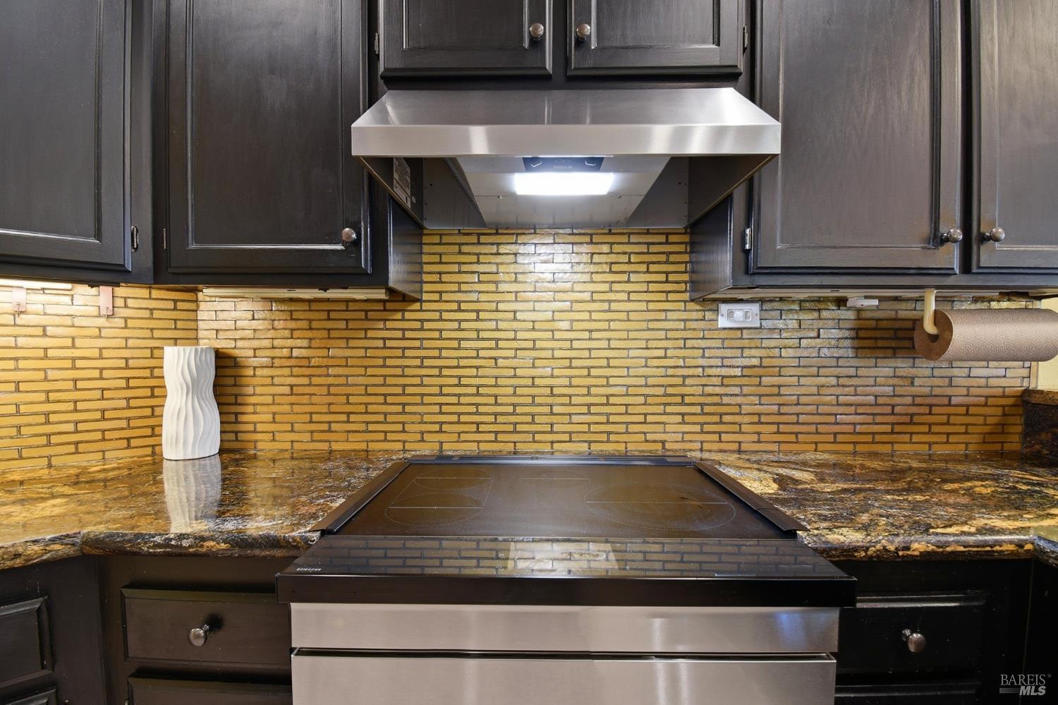 Detail Gallery Image 14 of 39 For 5828 Owl Hill Ave, Santa Rosa,  CA 95409 - 4 Beds | 3/1 Baths