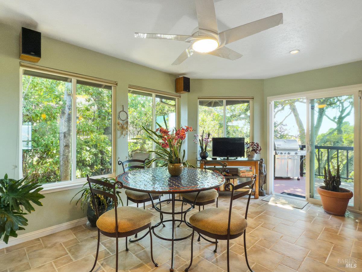 Detail Gallery Image 19 of 41 For 119 Oakmont Ave, San Rafael,  CA 94901 - 4 Beds | 3/1 Baths