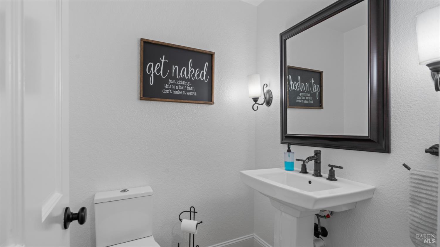 Detail Gallery Image 15 of 98 For 220 Hidden Valley Ln, Vacaville,  CA 95688 - 3 Beds | 2/1 Baths