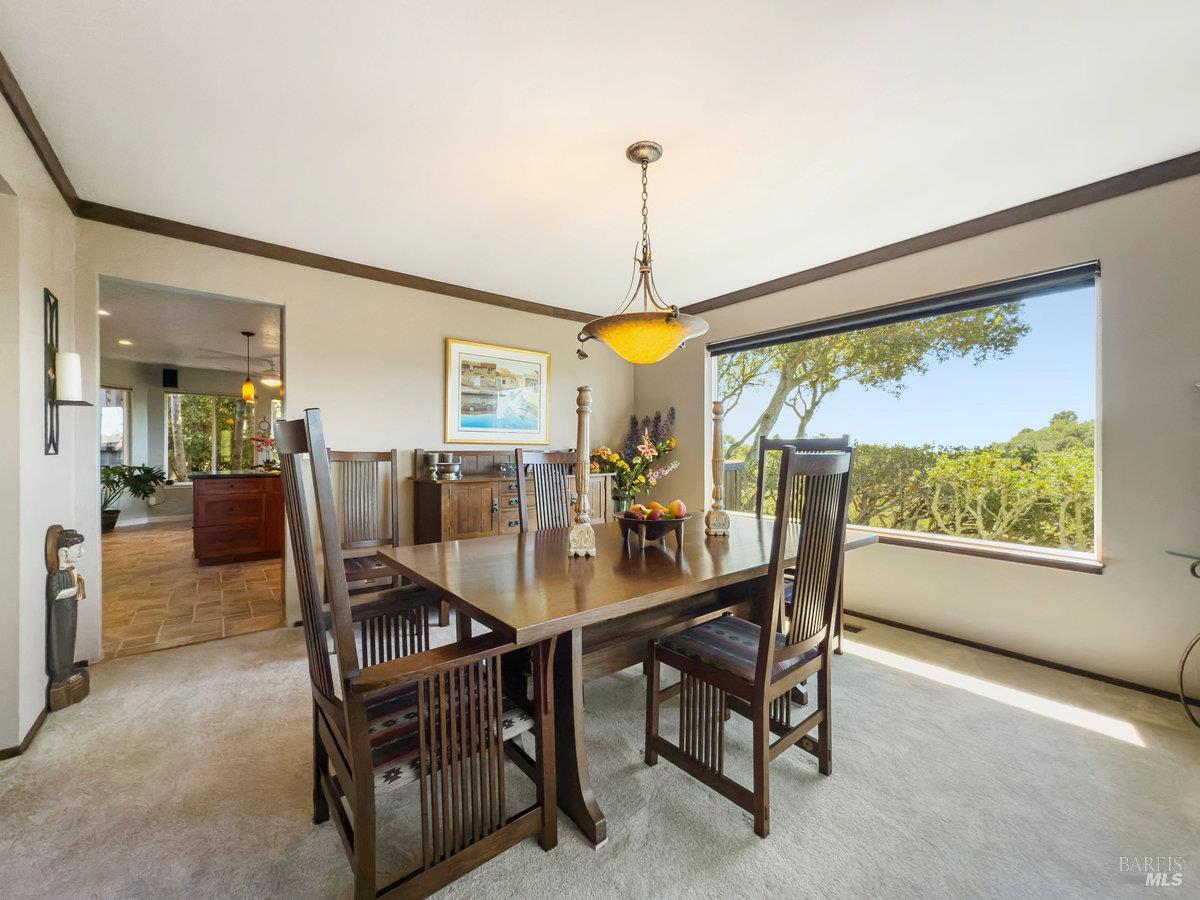 Detail Gallery Image 11 of 41 For 119 Oakmont Ave, San Rafael,  CA 94901 - 4 Beds | 3/1 Baths