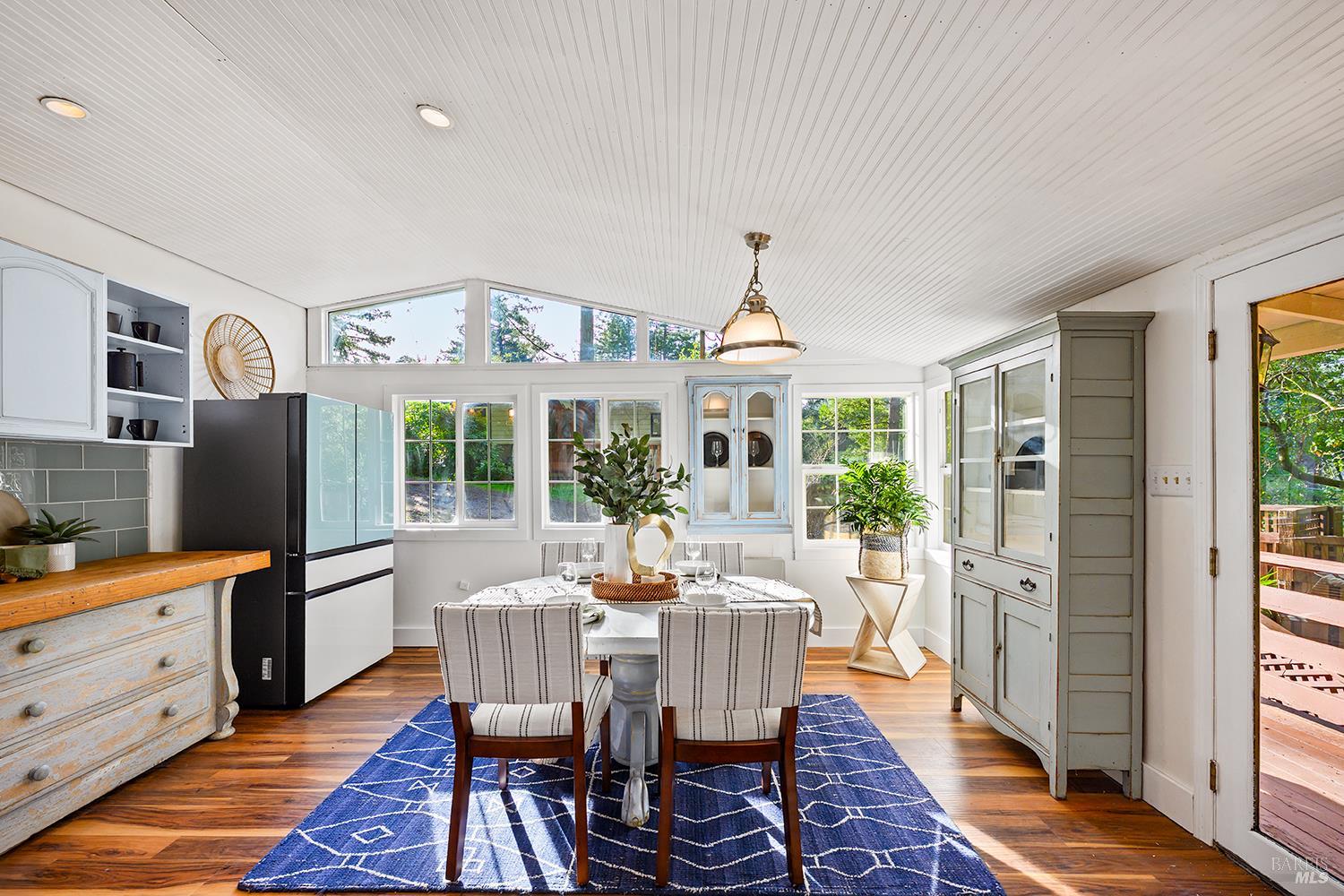 Detail Gallery Image 9 of 39 For 11071 Ogburn Ln, Forestville,  CA 95436 - 2 Beds | 2 Baths