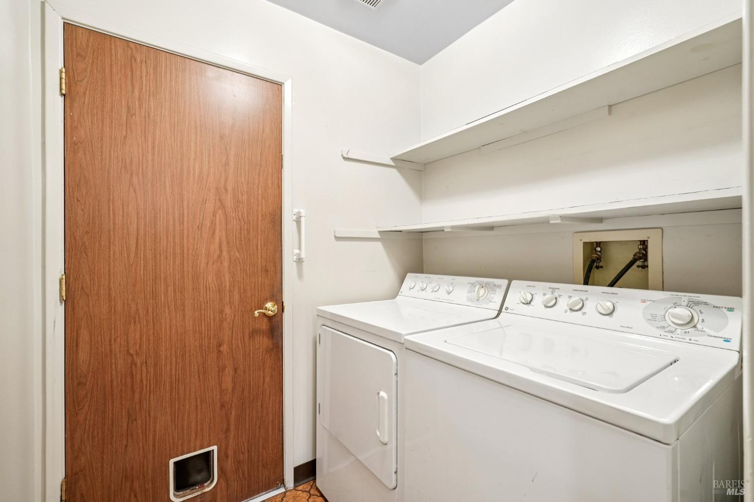 Detail Gallery Image 16 of 49 For 324 Woodside Cir, Vacaville,  CA 95688 - 3 Beds | 2 Baths