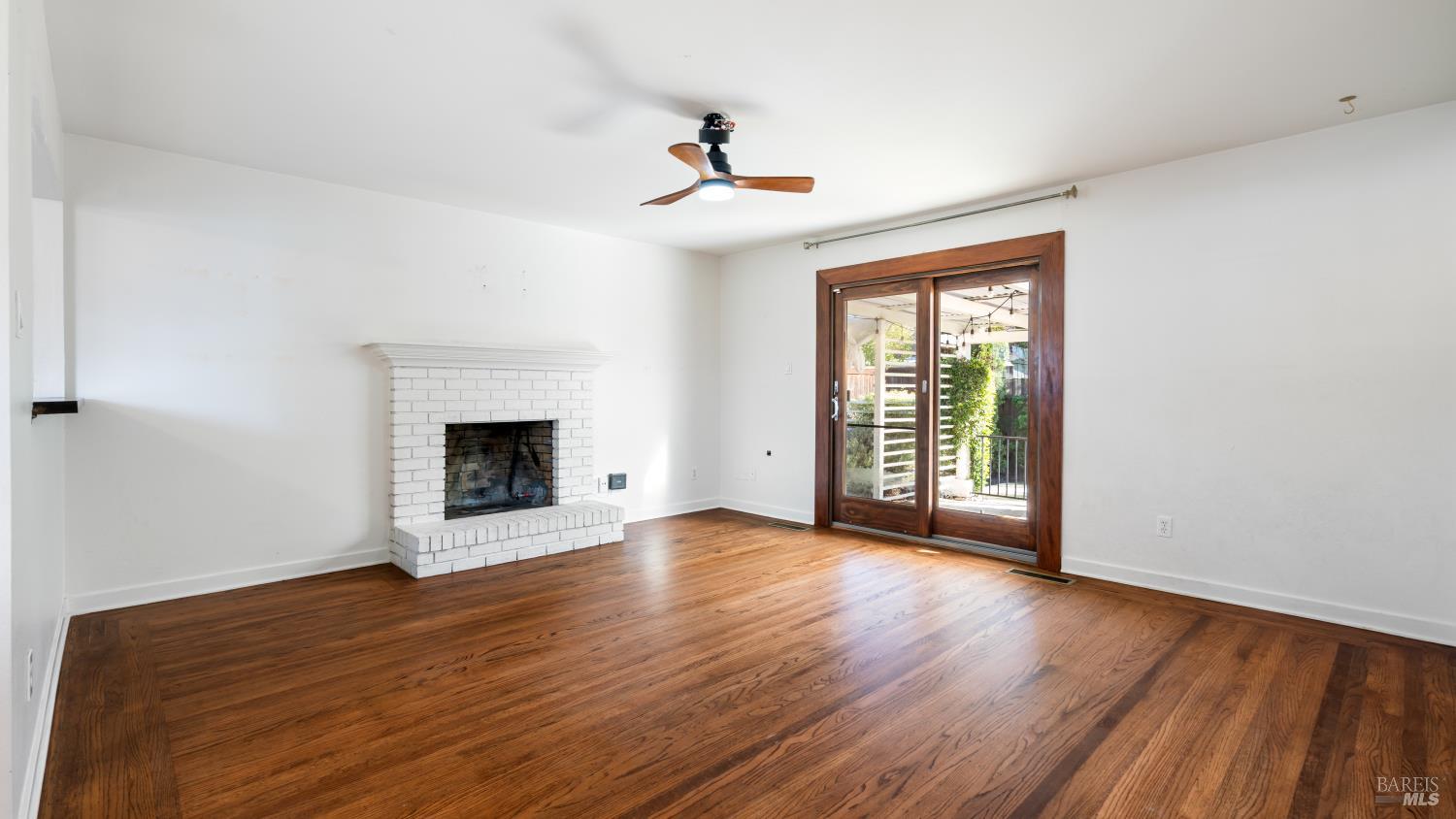 Detail Gallery Image 5 of 20 For 4020 Sacramento Ave, Santa Rosa,  CA 95405 - 3 Beds | 2 Baths