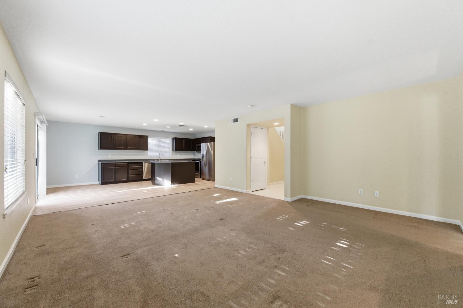 Detail Gallery Image 12 of 59 For 4595 Avondale Cir, Fairfield,  CA 94533 - 5 Beds | 2/1 Baths