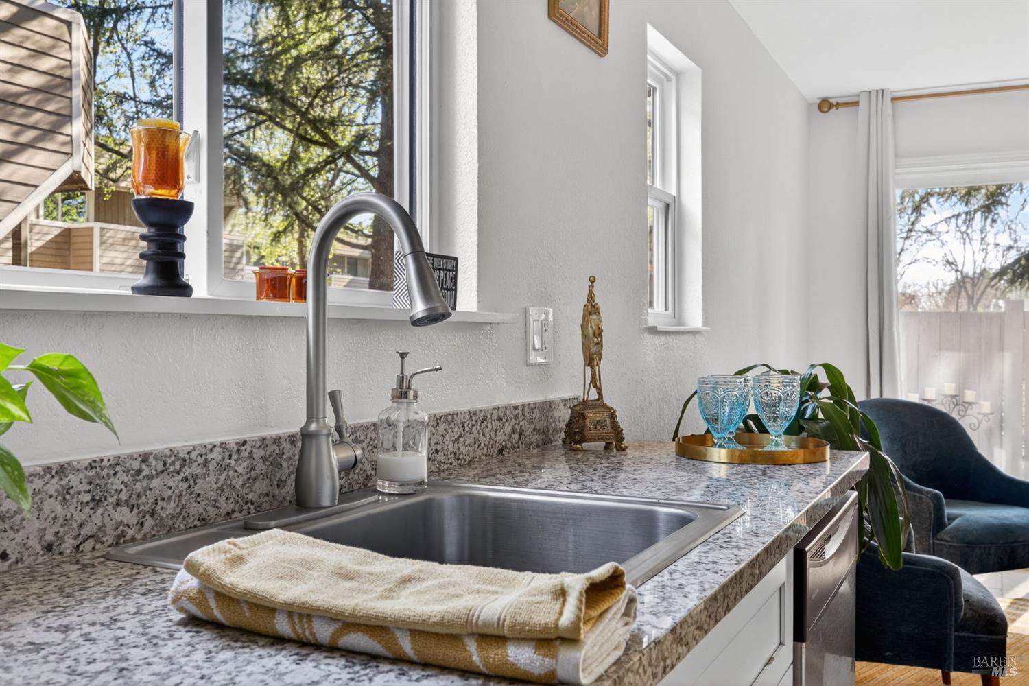 Detail Gallery Image 15 of 31 For 2141 W Steele Ln, Santa Rosa,  CA 95403 - 2 Beds | 1/1 Baths