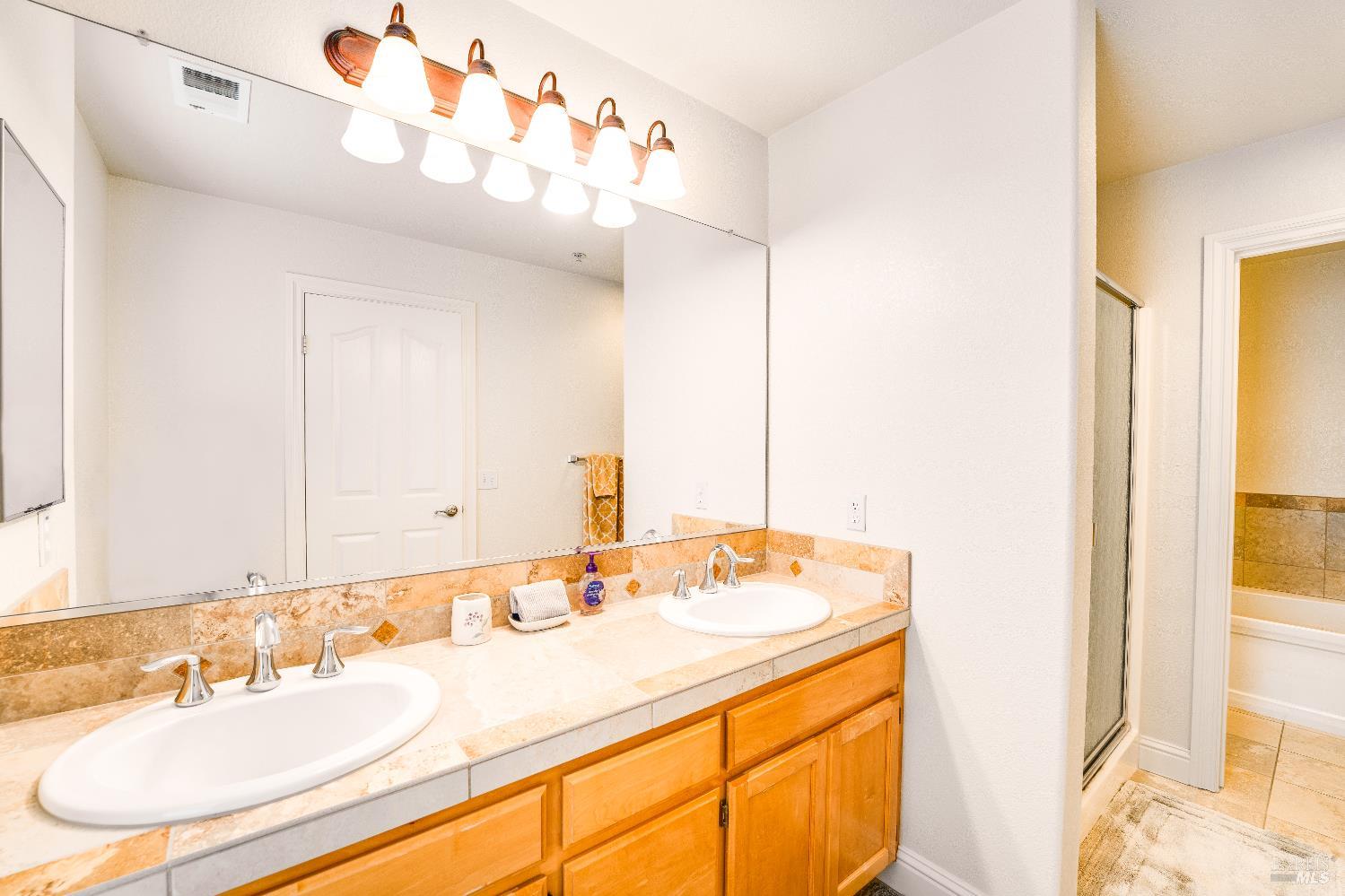 Detail Gallery Image 12 of 13 For 185 Johnson St, Windsor,  CA 95492 - 3 Beds | 2/1 Baths