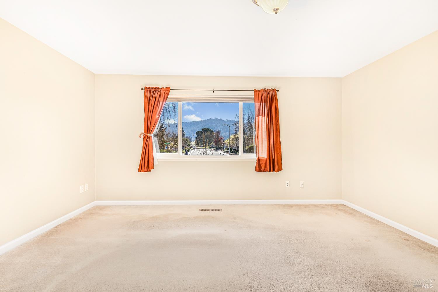 Detail Gallery Image 7 of 41 For 8902 Oak Trail Dr, Santa Rosa,  CA 95409 - 3 Beds | 2 Baths