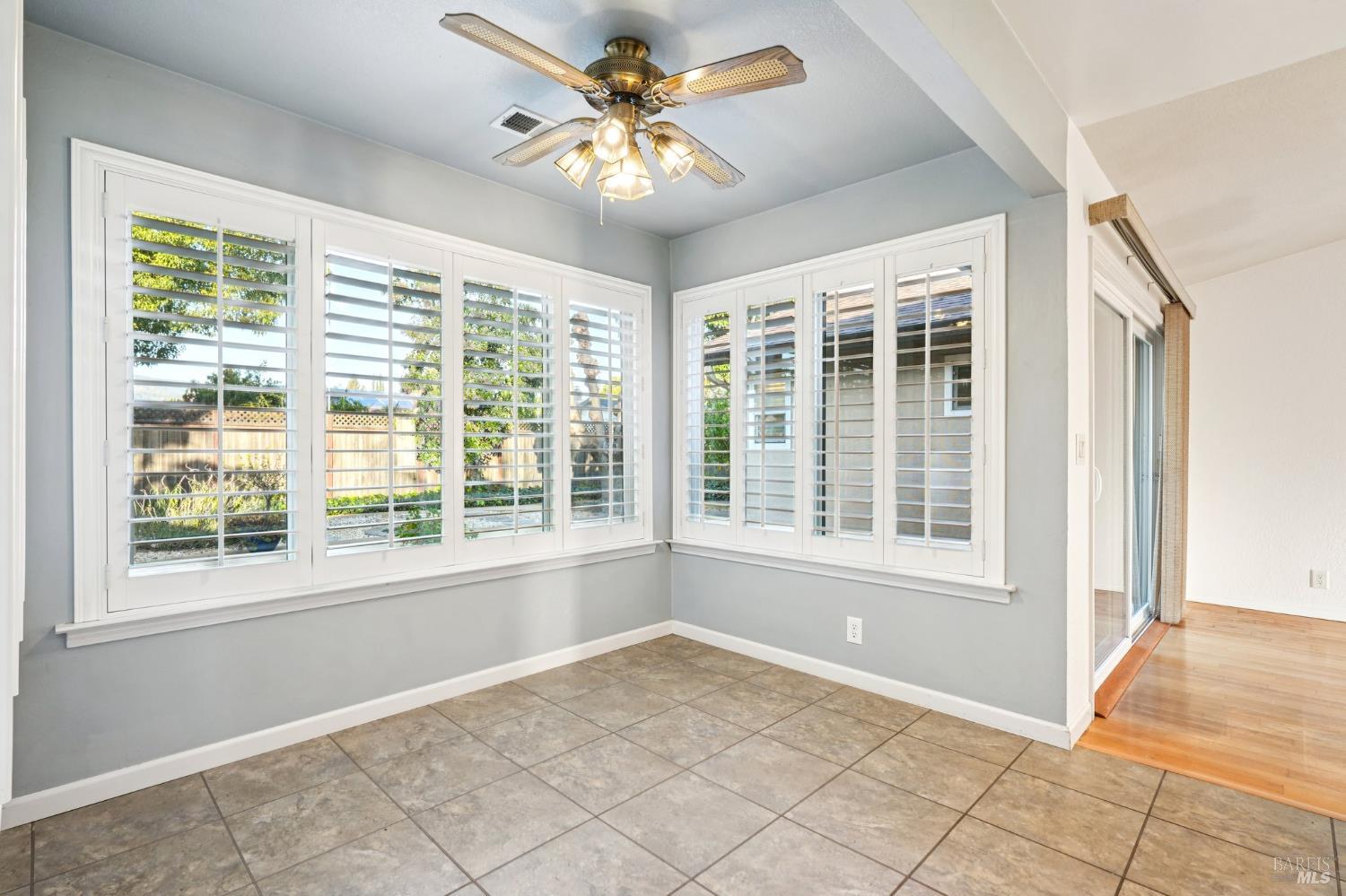 Detail Gallery Image 11 of 49 For 324 Woodside Cir, Vacaville,  CA 95688 - 3 Beds | 2 Baths