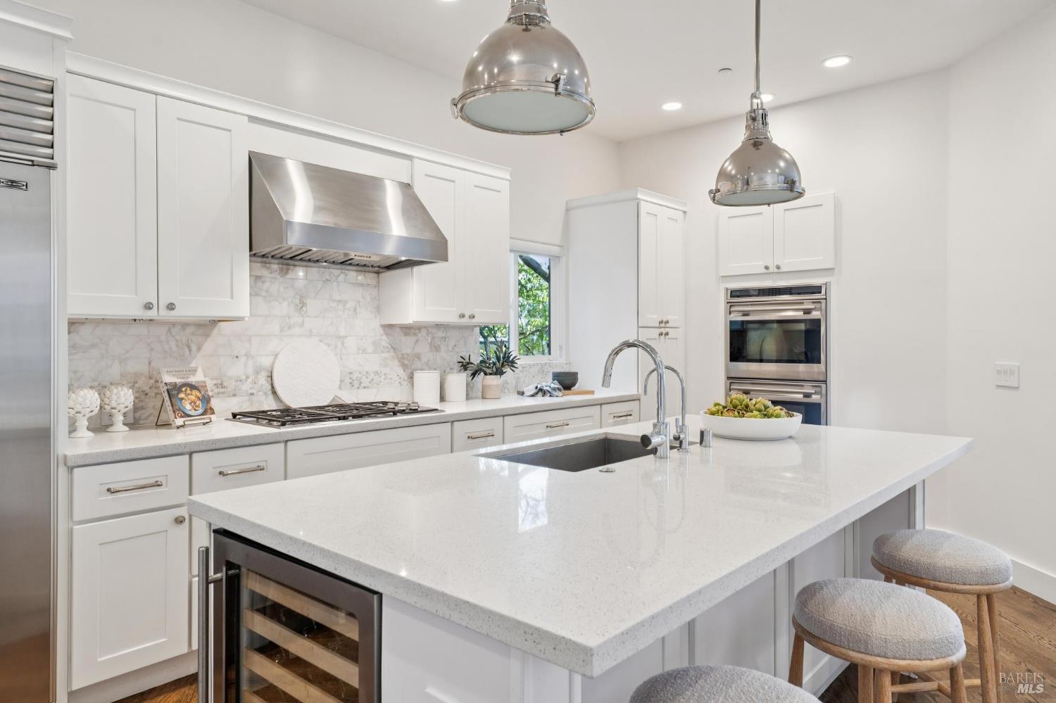 Detail Gallery Image 16 of 51 For 13 Upper Cecilia Way, Tiburon,  CA 94920 - 4 Beds | 3/1 Baths