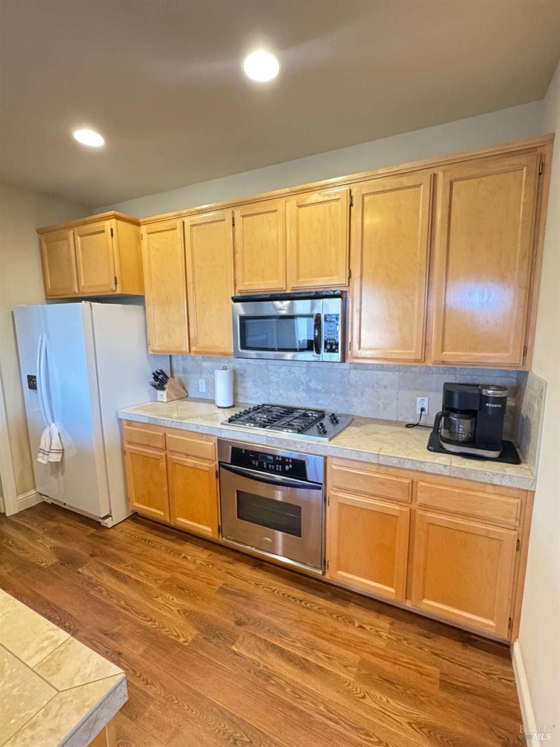 Detail Gallery Image 5 of 20 For 202 Johnson St, Windsor,  CA 95492 - 2 Beds | 2 Baths