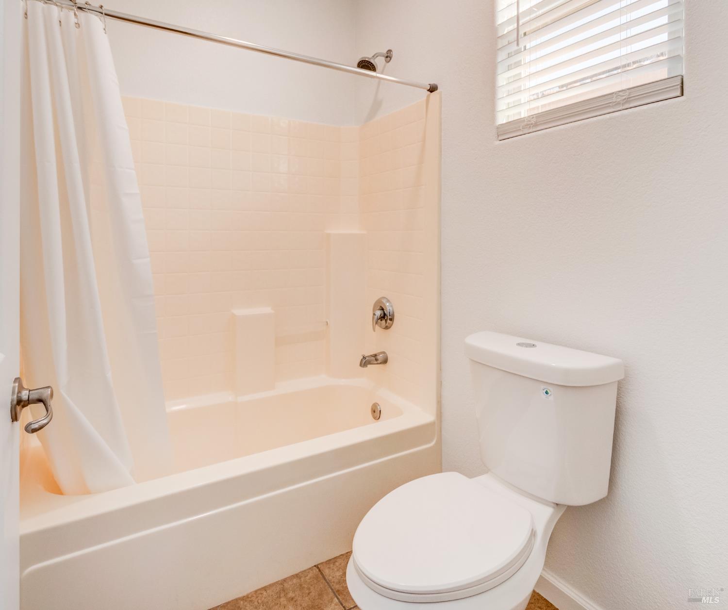 Detail Gallery Image 33 of 38 For 1660 Glenmore Dr, Fairfield,  CA 94533 - 4 Beds | 2/1 Baths