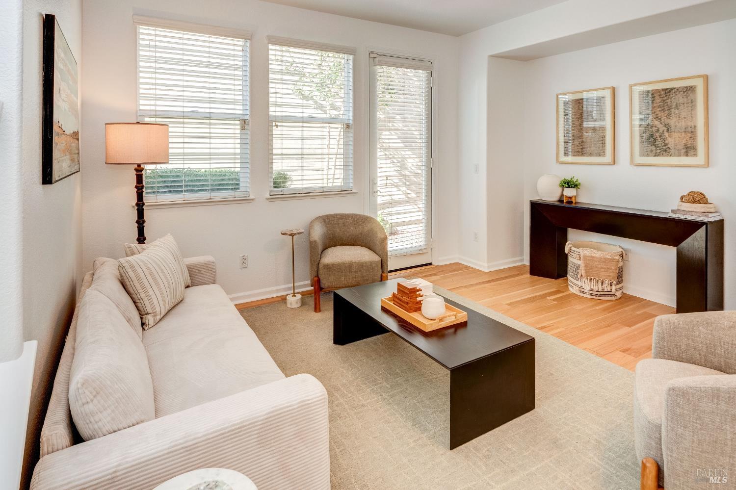 Detail Gallery Image 4 of 35 For 1652 Glenmore Dr, Fairfield,  CA 94533 - 3 Beds | 2/1 Baths