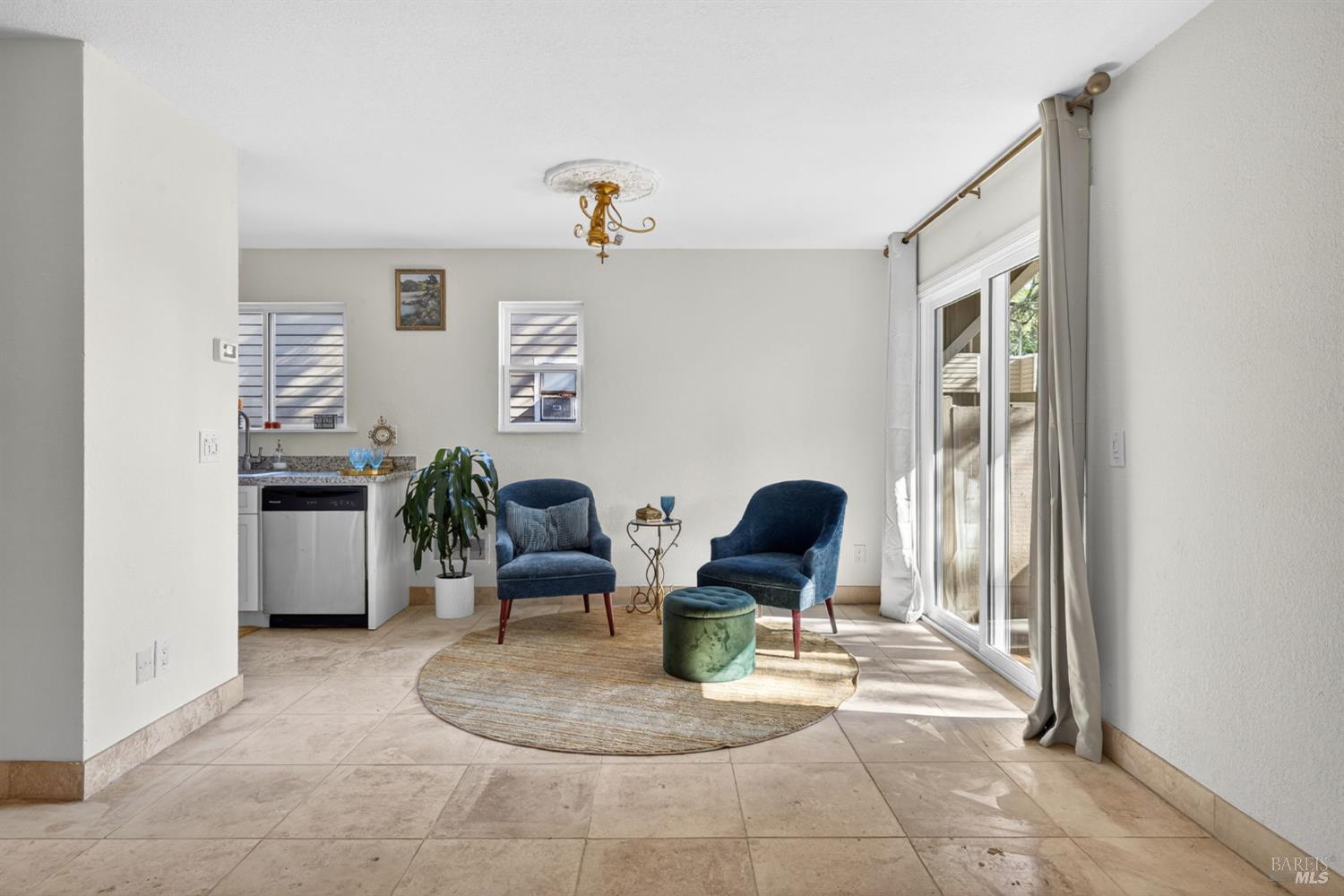 Detail Gallery Image 6 of 31 For 2141 W Steele Ln, Santa Rosa,  CA 95403 - 2 Beds | 1/1 Baths