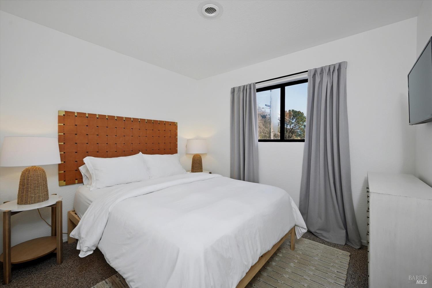 Detail Gallery Image 16 of 55 For 10727 E Highway 20 Unkn, Clearlake Oaks,  CA 95423 - 3 Beds | 3 Baths