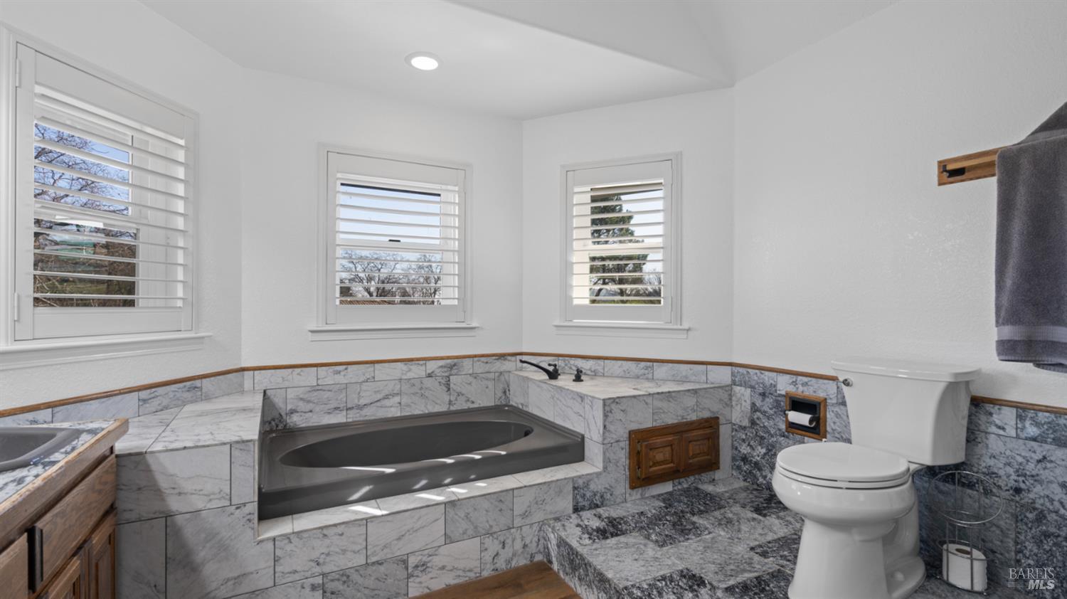 Detail Gallery Image 39 of 98 For 220 Hidden Valley Ln, Vacaville,  CA 95688 - 3 Beds | 2/1 Baths