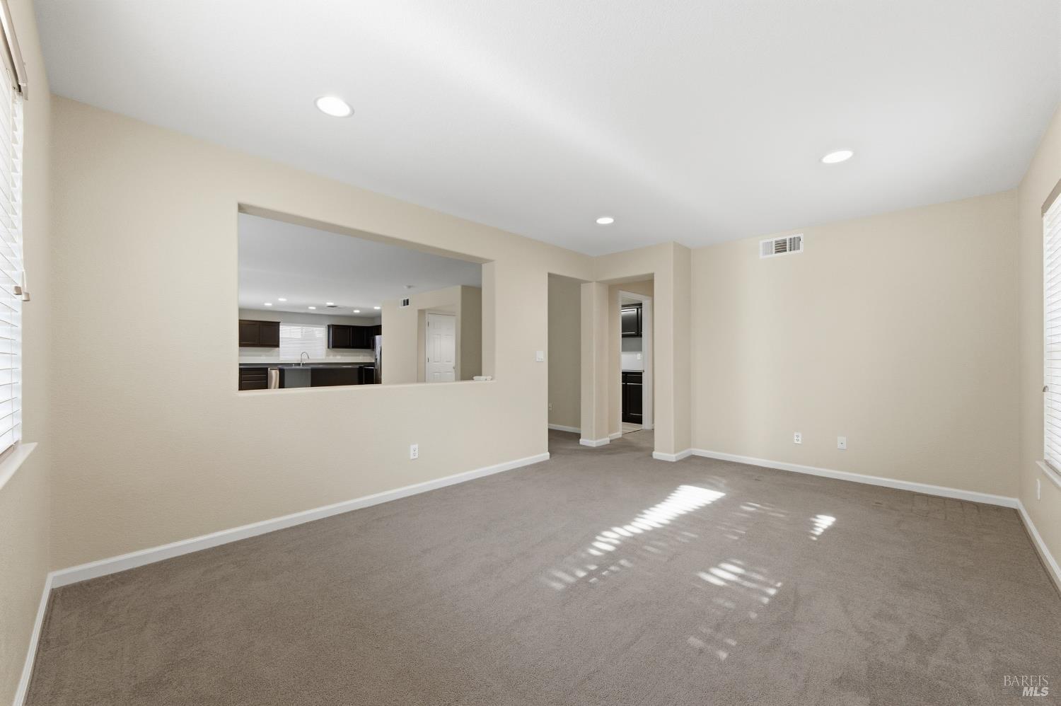 Detail Gallery Image 18 of 59 For 4595 Avondale Cir, Fairfield,  CA 94533 - 5 Beds | 2/1 Baths