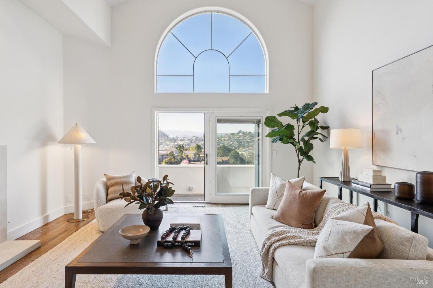 Detail Gallery Image 7 of 51 For 13 Upper Cecilia Way, Tiburon,  CA 94920 - 4 Beds | 3/1 Baths