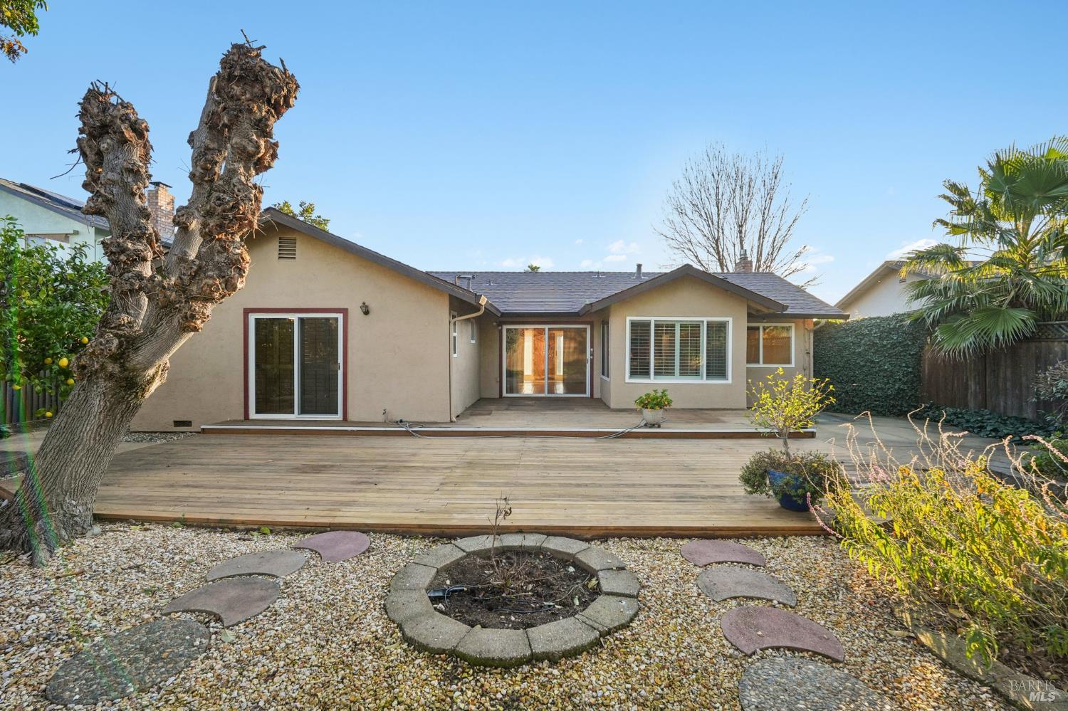 Detail Gallery Image 28 of 49 For 324 Woodside Cir, Vacaville,  CA 95688 - 3 Beds | 2 Baths