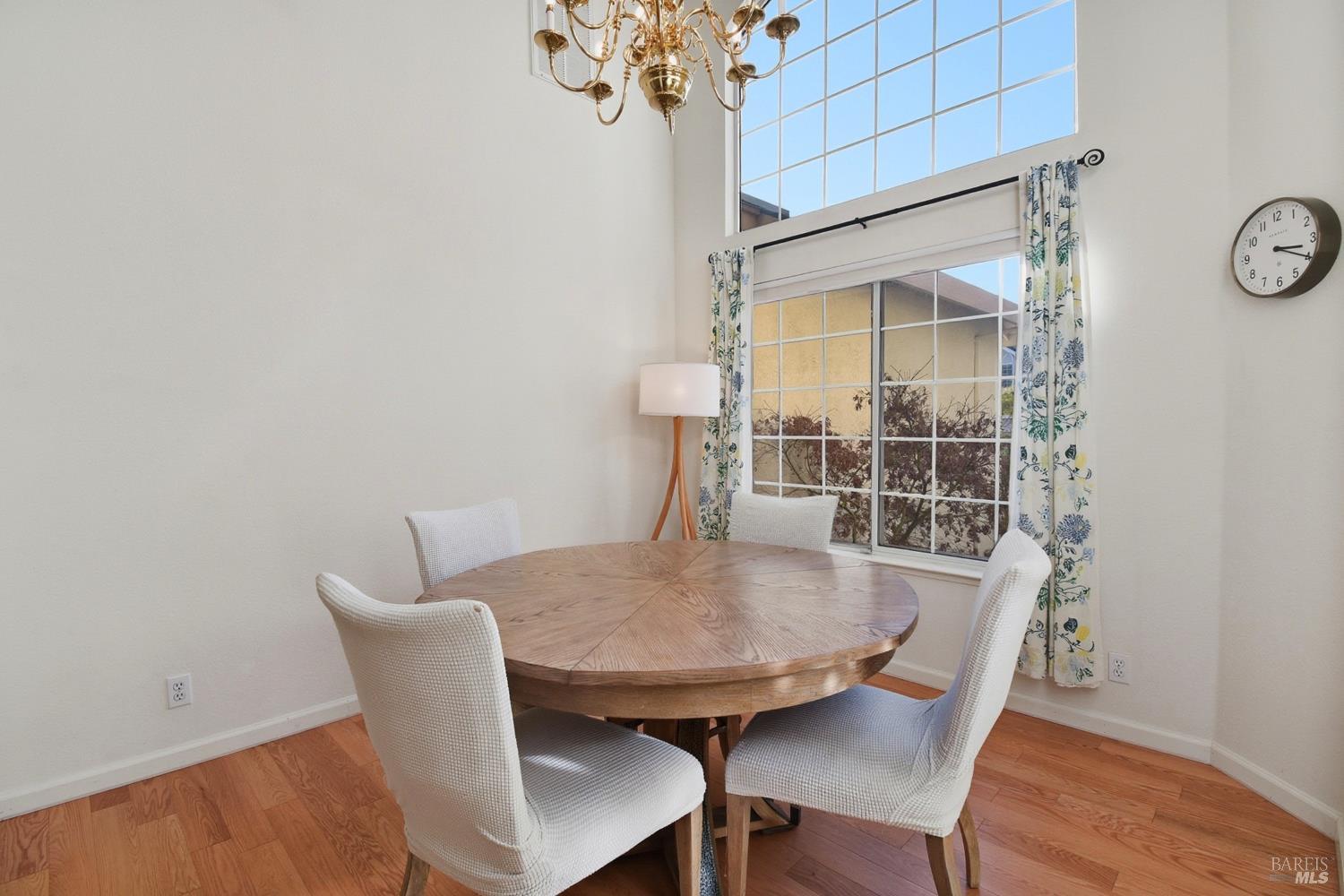 Detail Gallery Image 6 of 39 For 5828 Owl Hill Ave, Santa Rosa,  CA 95409 - 4 Beds | 3/1 Baths