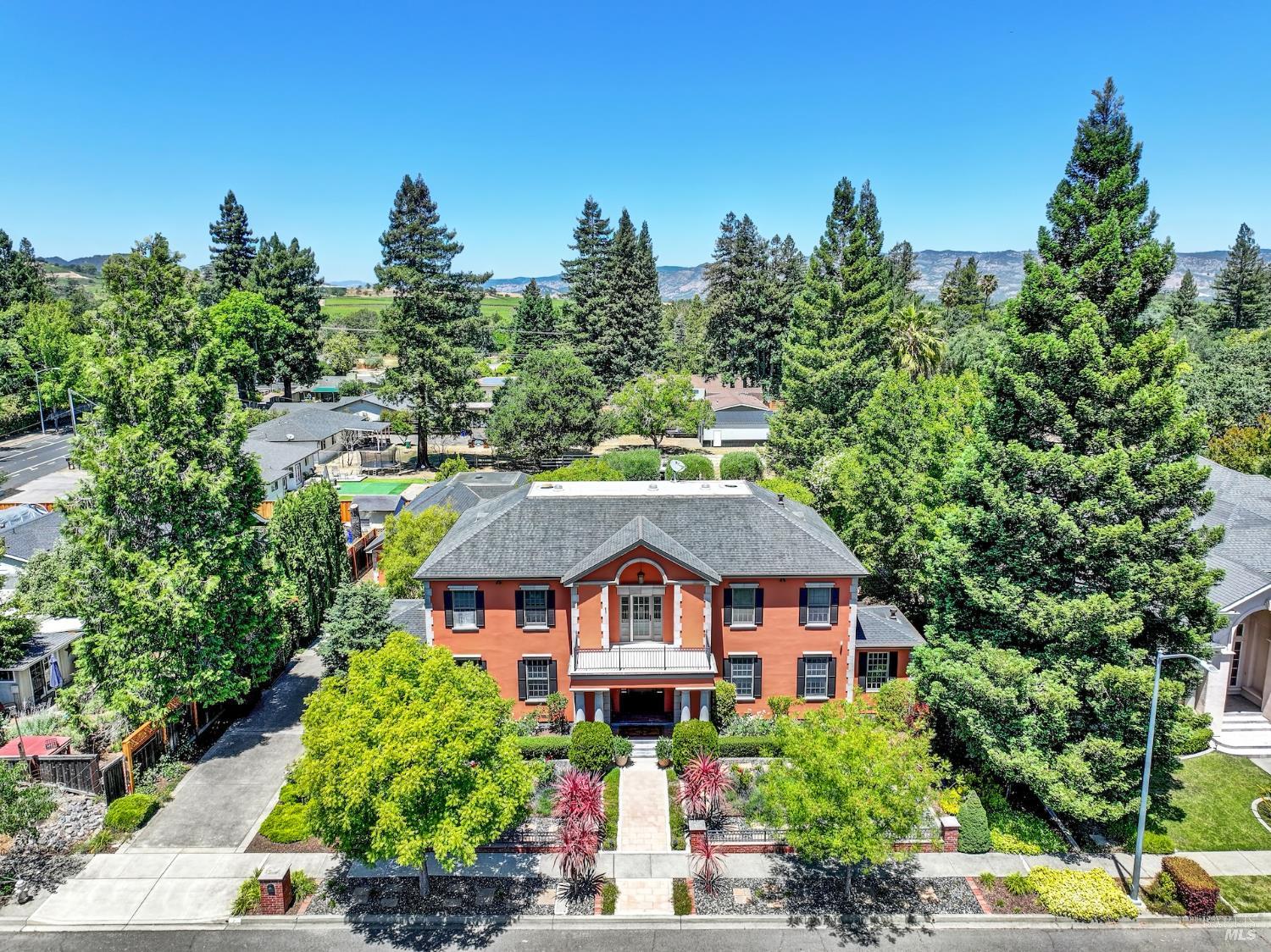 Detail Gallery Image 4 of 86 For 2 Remington Ct, Napa,  CA 94558 - 4 Beds | 3/1 Baths