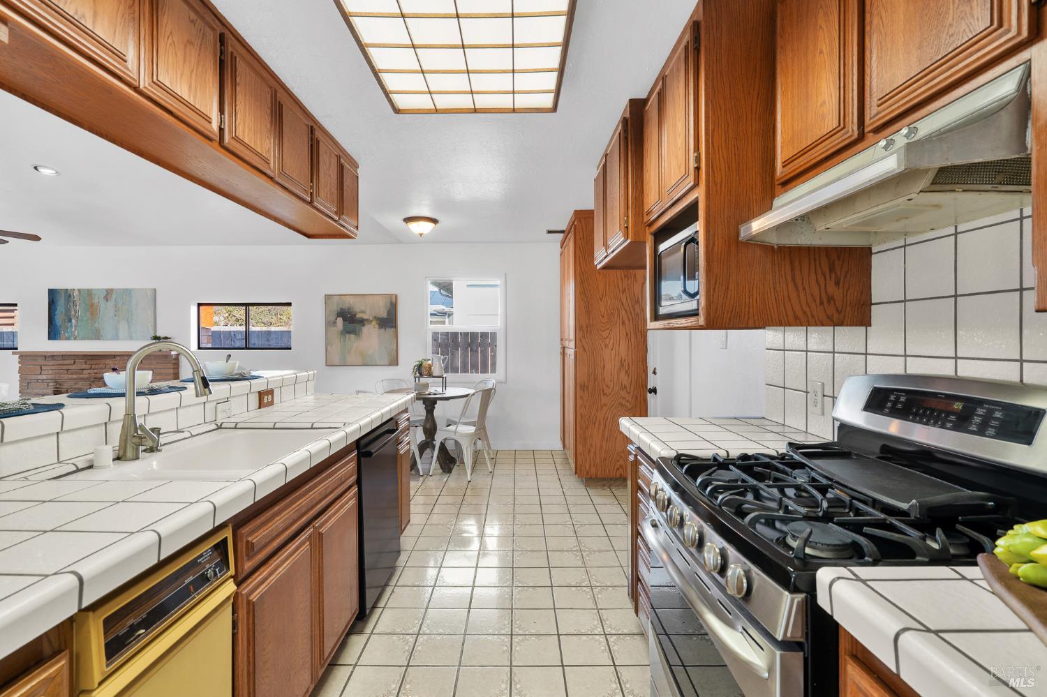 Detail Gallery Image 10 of 51 For 1179 Oakwood Ave, Vallejo,  CA 94591 - 2 Beds | 2 Baths