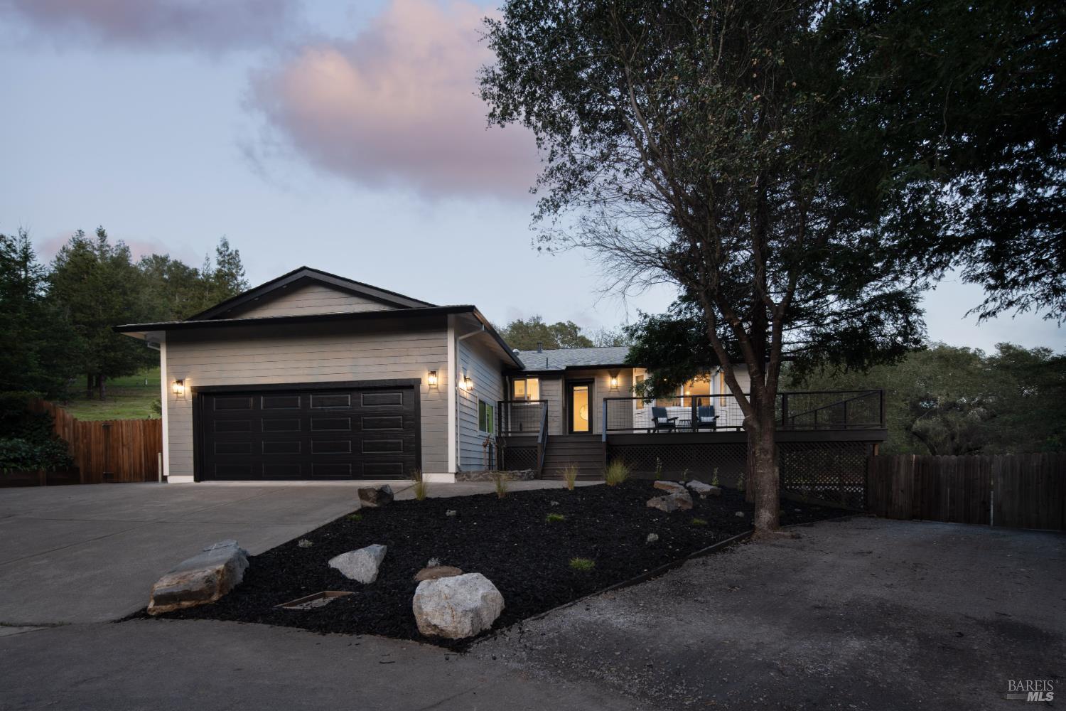 Detail Gallery Image 3 of 48 For 210 Burgundy Rd, Healdsburg,  CA 95448 - 3 Beds | 3 Baths