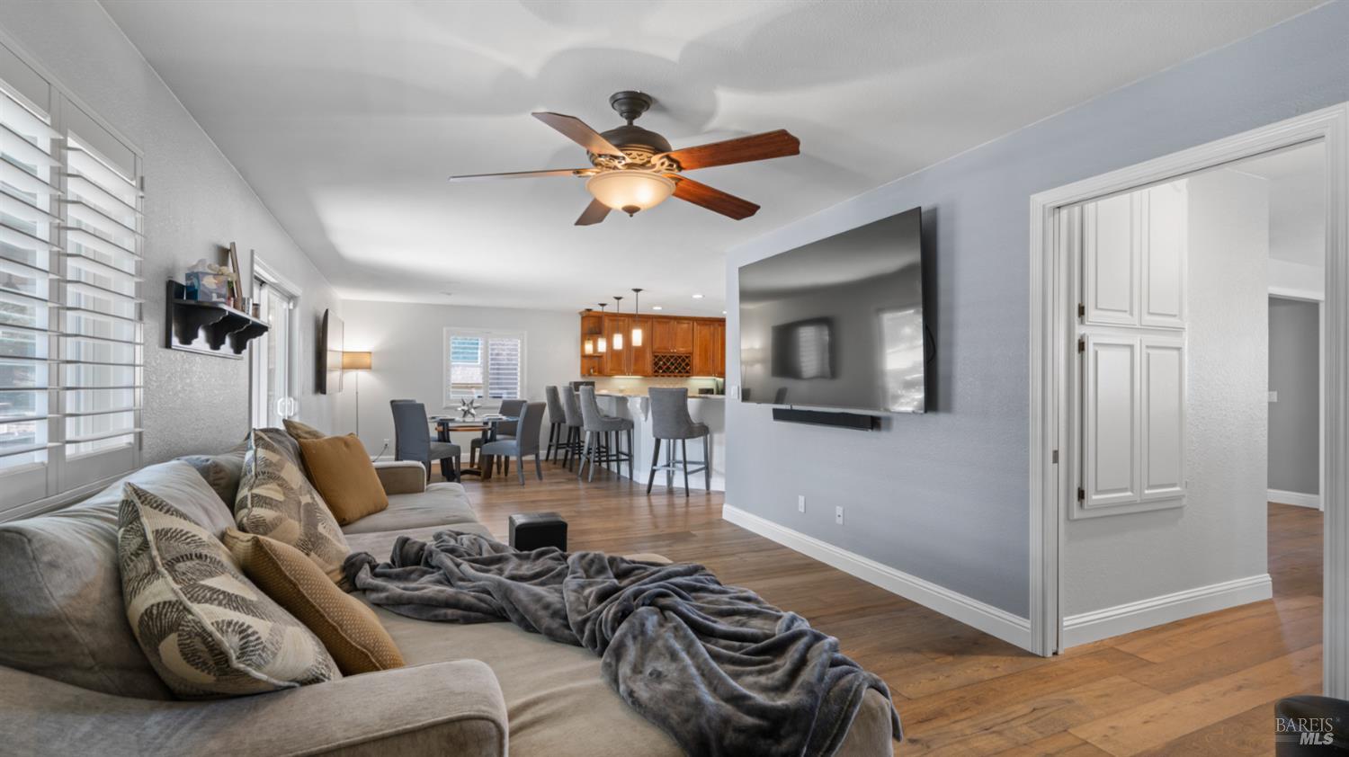 Detail Gallery Image 16 of 98 For 220 Hidden Valley Ln, Vacaville,  CA 95688 - 3 Beds | 2/1 Baths