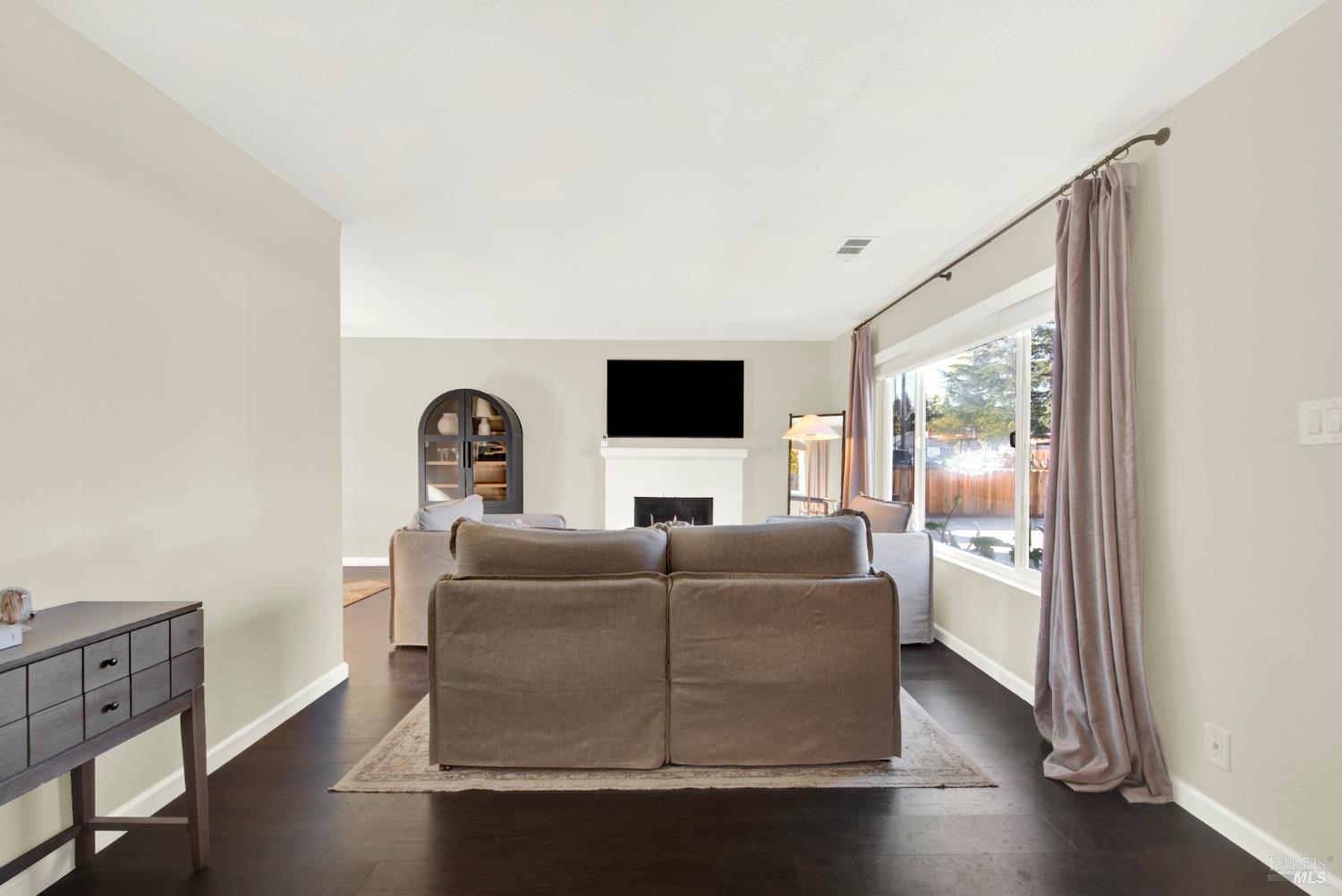 Detail Gallery Image 10 of 56 For 1837 Vermont St, Fairfield,  CA 94533 - 3 Beds | 1 Baths