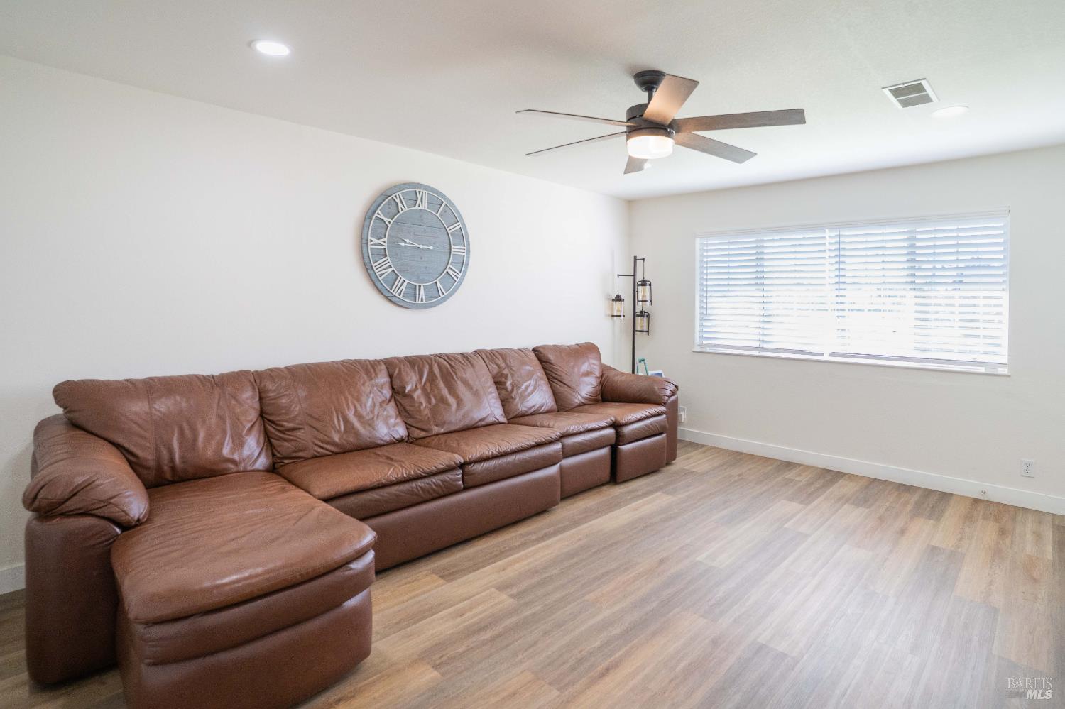 Detail Gallery Image 6 of 26 For 800 N Washington St, Dixon,  CA 95620 - 3 Beds | 2 Baths