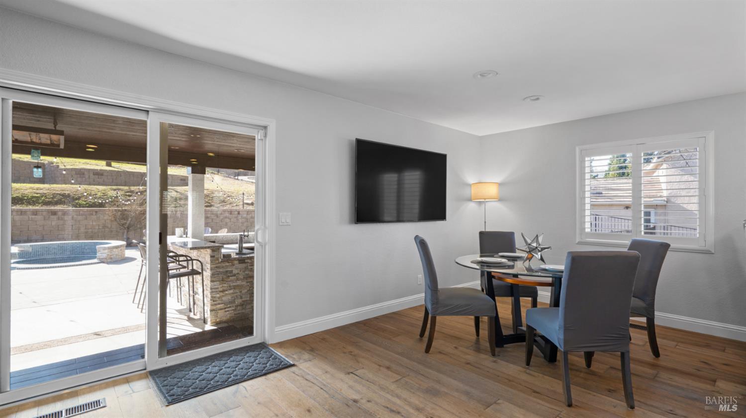 Detail Gallery Image 20 of 98 For 220 Hidden Valley Ln, Vacaville,  CA 95688 - 3 Beds | 2/1 Baths