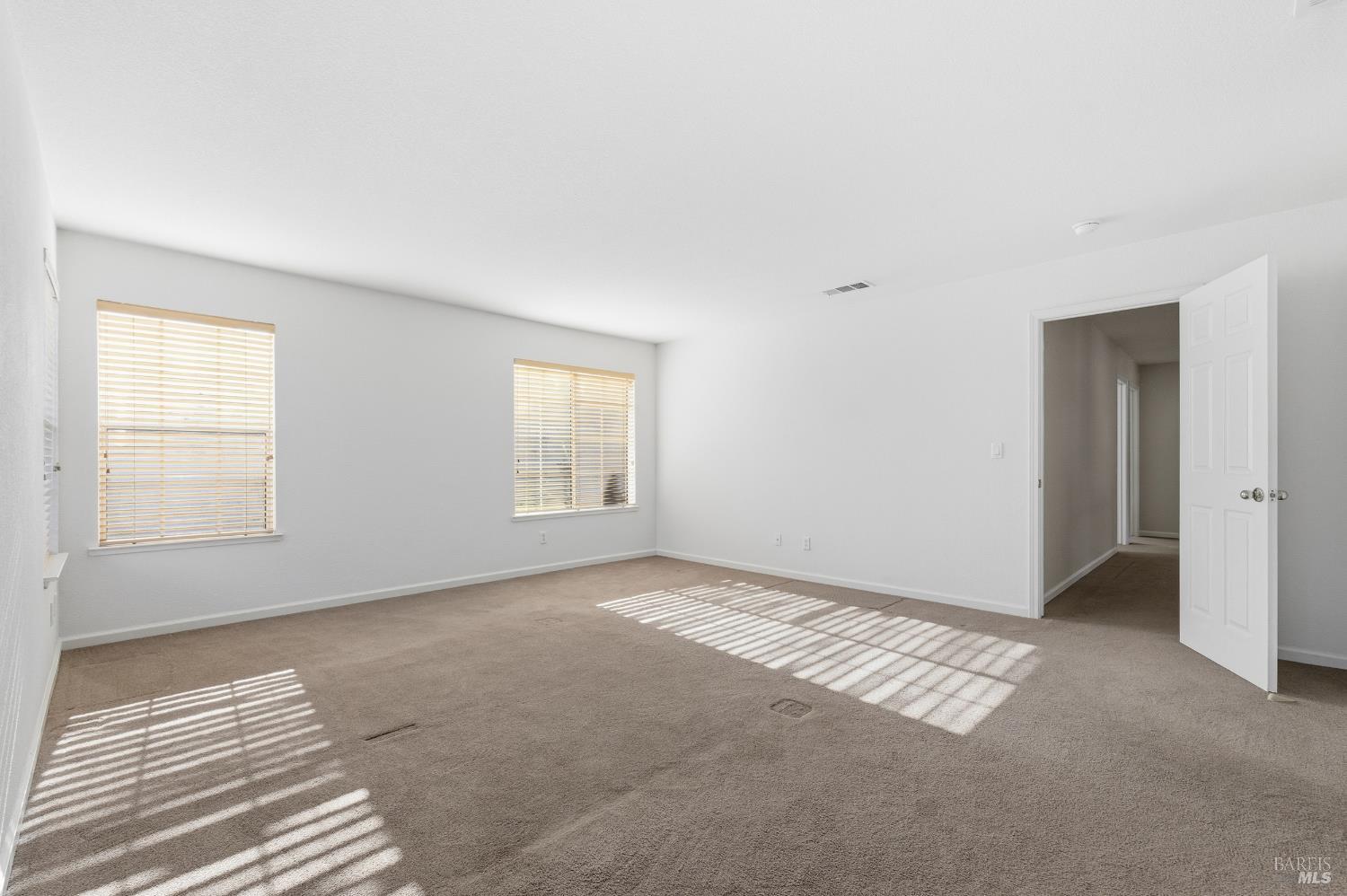 Detail Gallery Image 25 of 59 For 4595 Avondale Cir, Fairfield,  CA 94533 - 5 Beds | 2/1 Baths