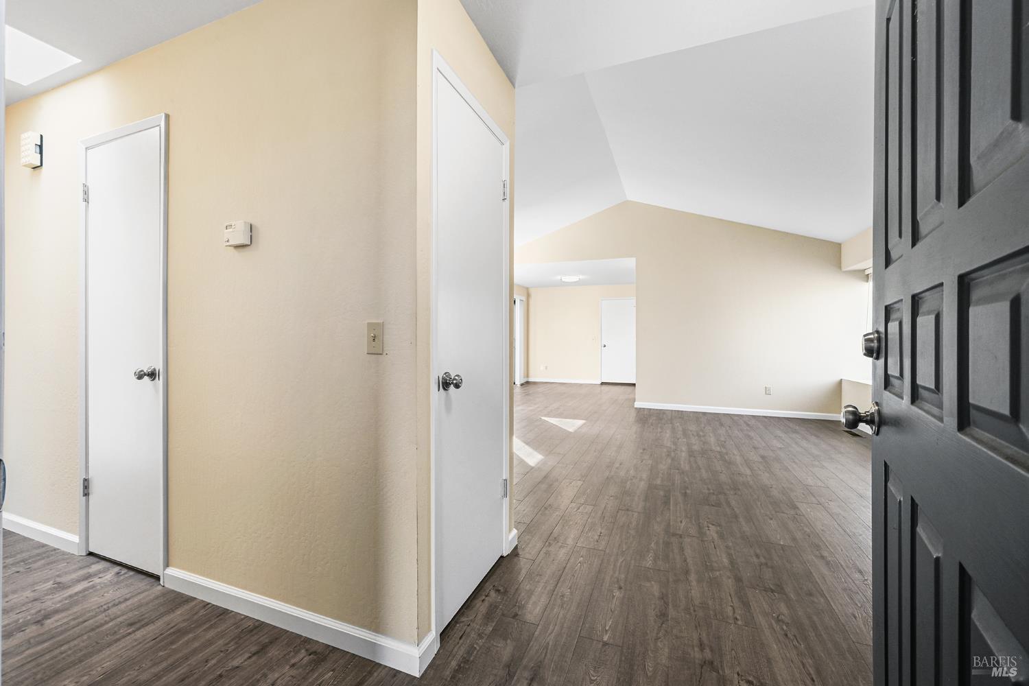 Detail Gallery Image 4 of 36 For 1220 North St, Santa Rosa,  CA 95404 - 2 Beds | 2 Baths